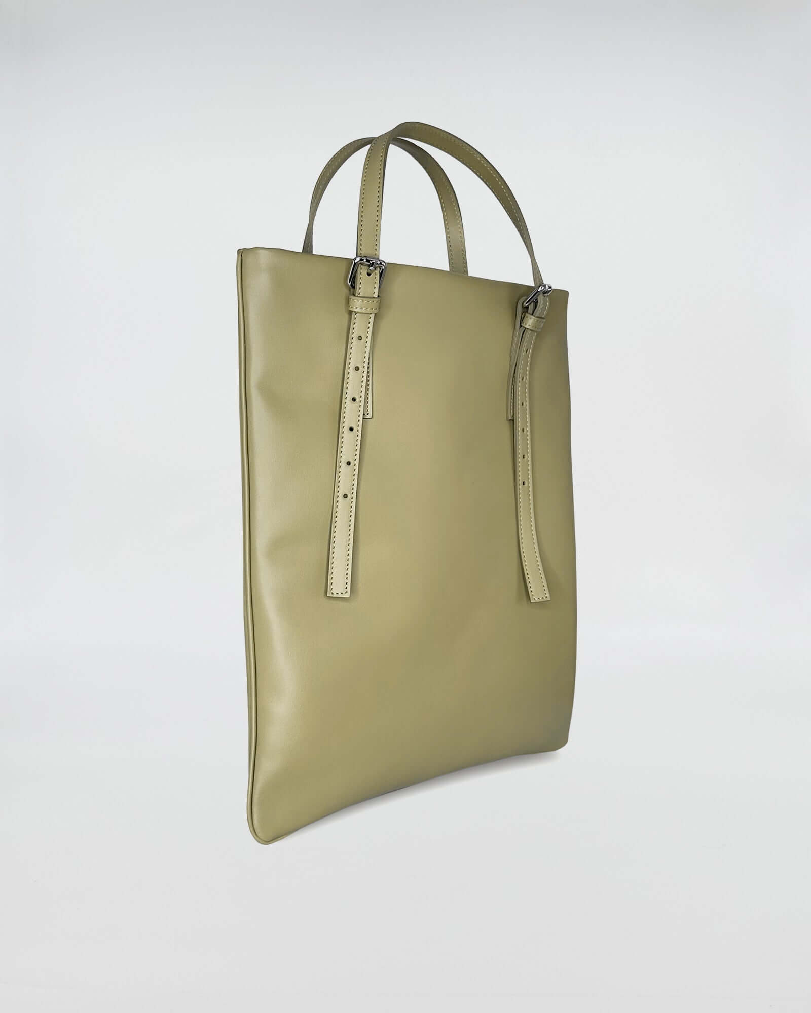 AMELIE PORTACOMPUTER elegant green leather laptop bag with stylish straps.