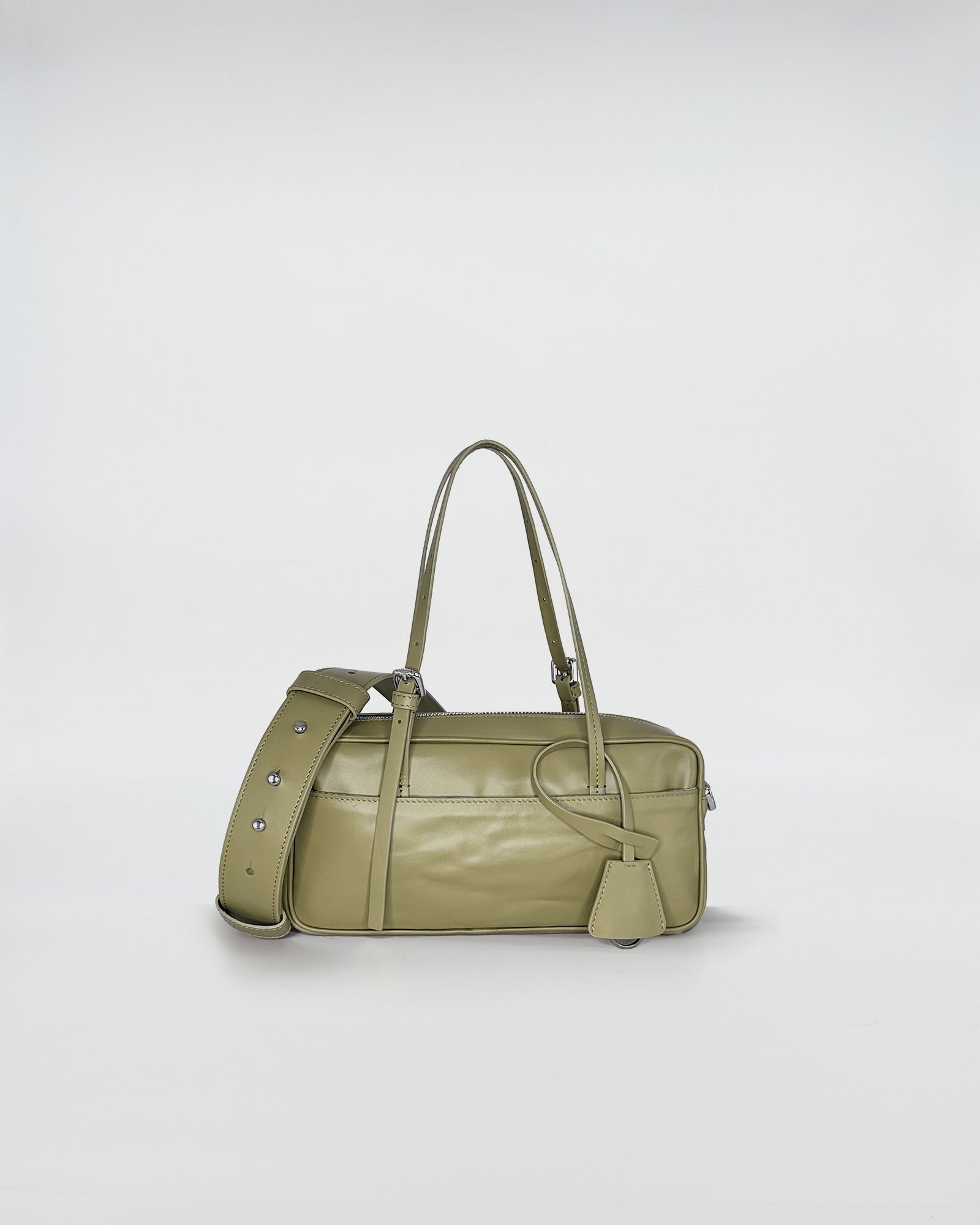 ASIA VITELLO LAVATO, borsa in pelle lavata color verde con tracolla regolabile, design pratico e versatile.
