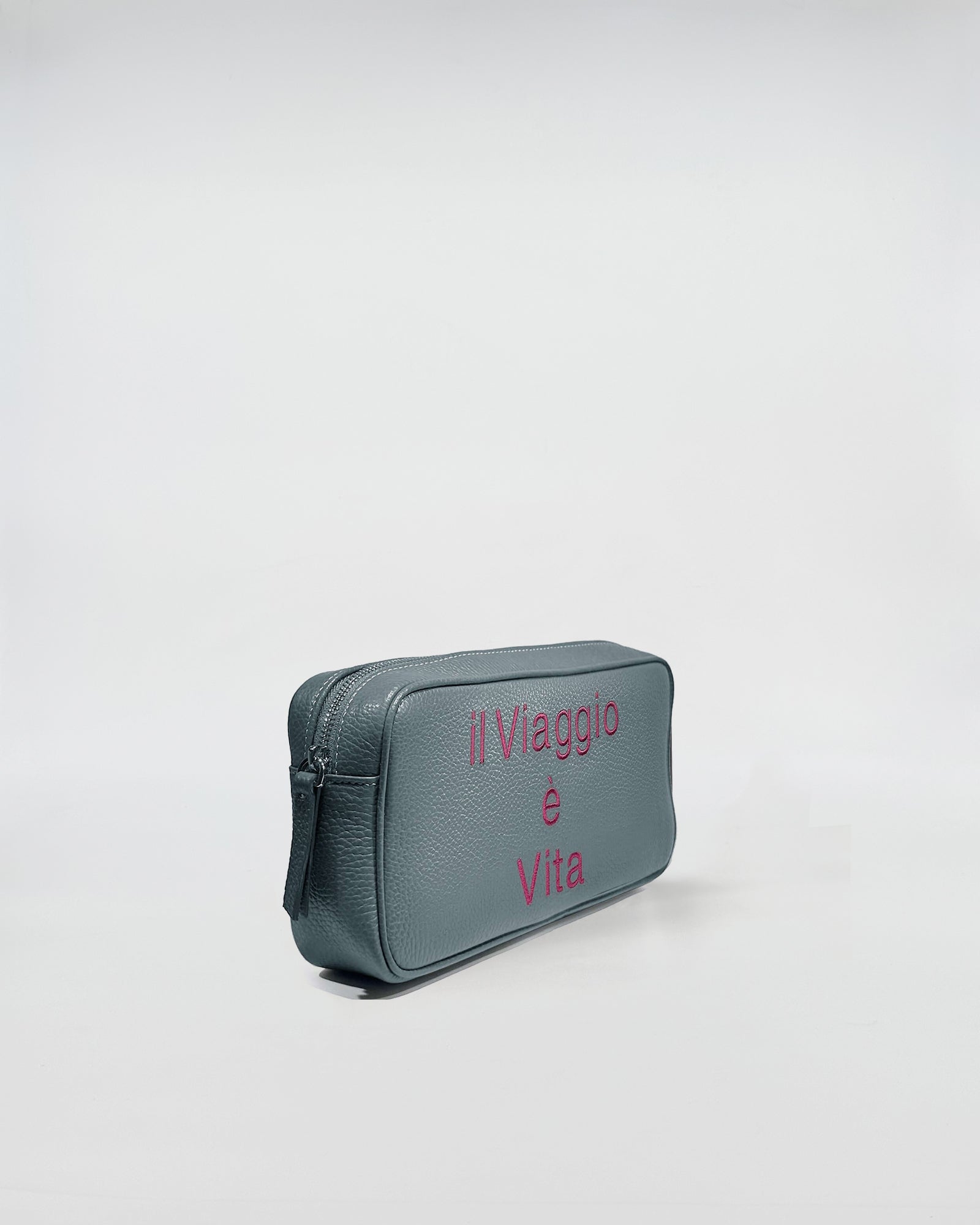 BEAUTY IN PELLE PERSONALIZZATO - elegante beauty case in pelle personalizzato con ricamo "Il Viaggio è Vita".