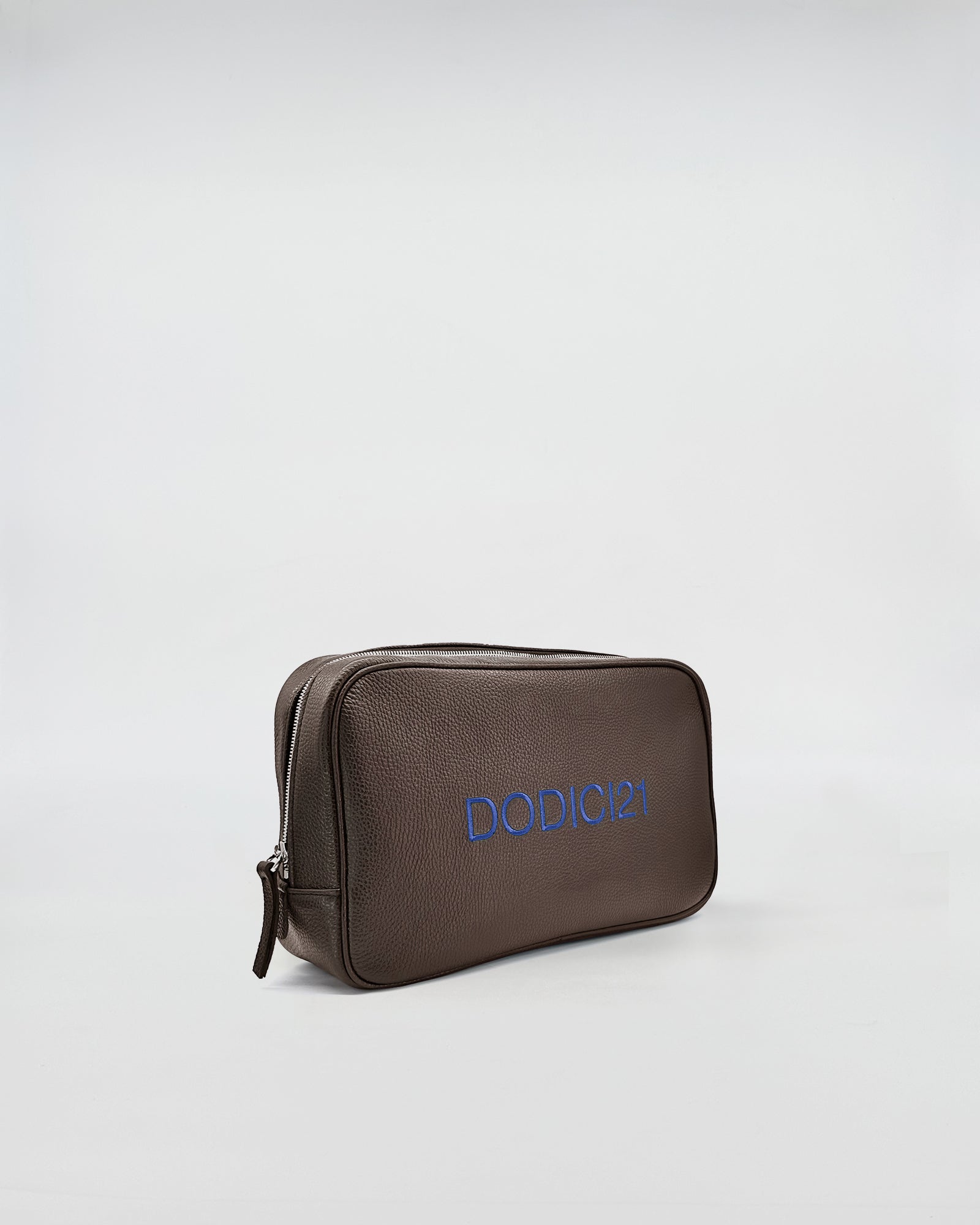 BEAUTY MEDIUM IN PELLE PERSONALIZZATO - Elegante beauty in pelle con personalizzazione ricamata.