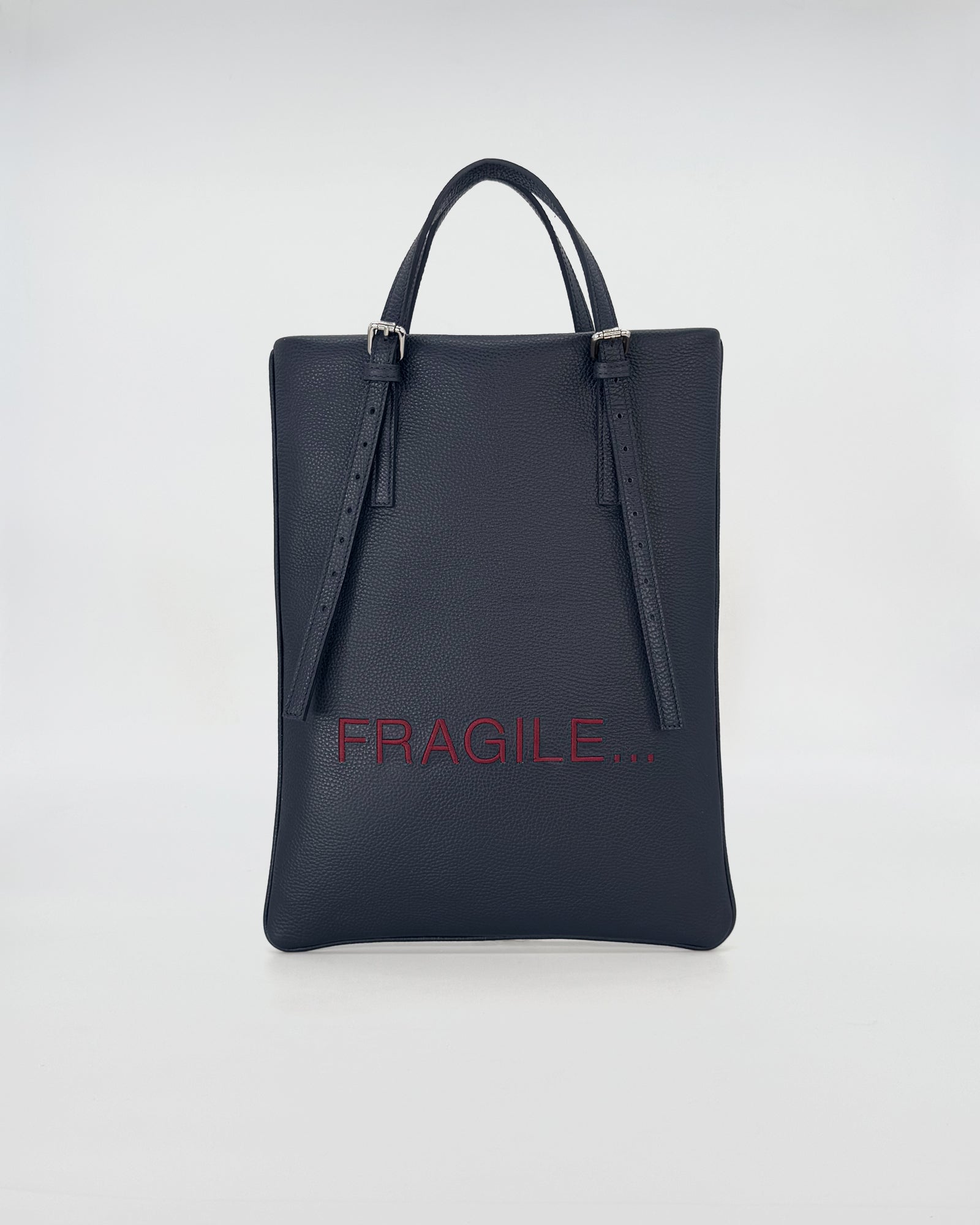 AMELIE PORTA PC personalizzata, borsa in pregiato vitello, color blu navy, design elegante e versatile.