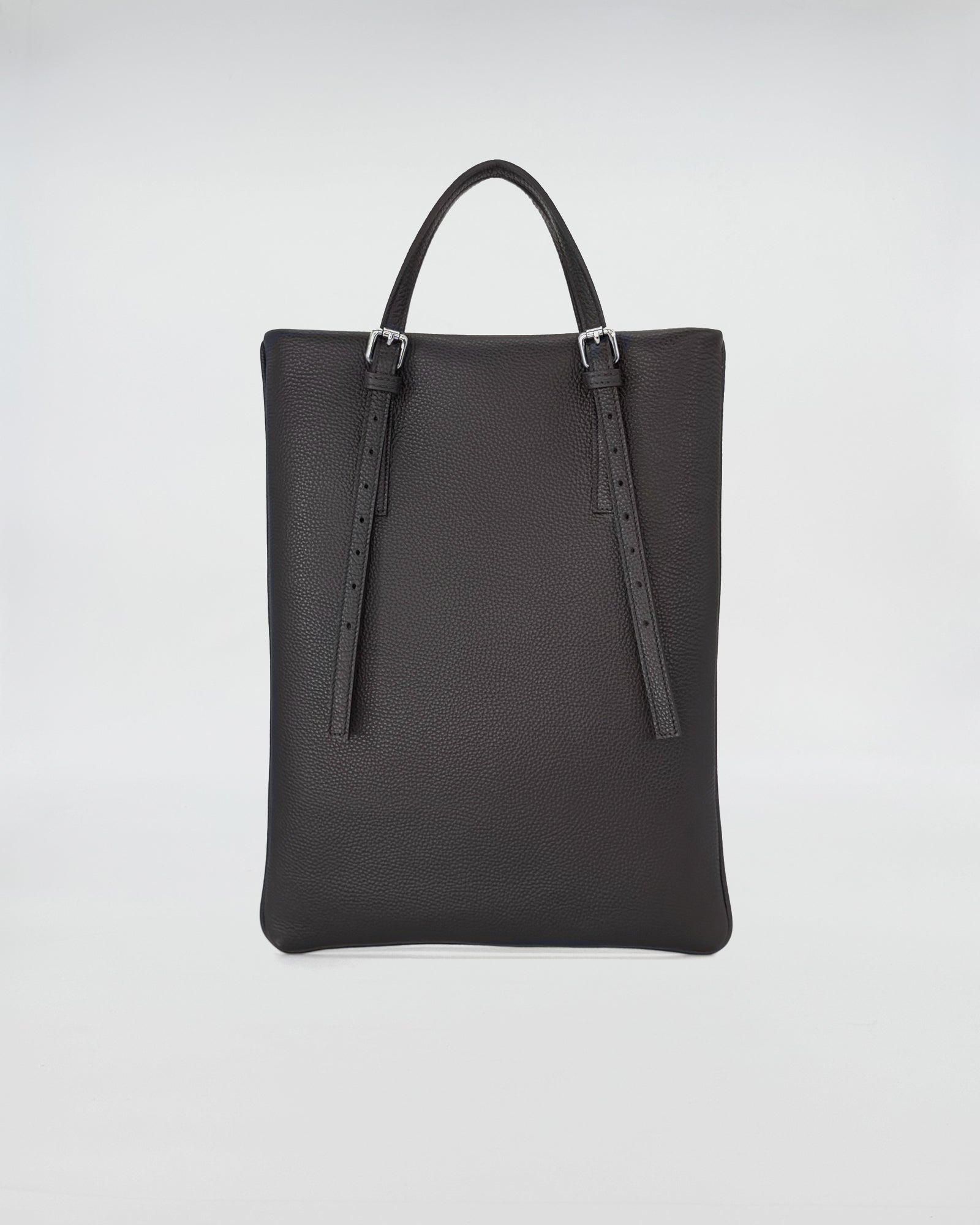AMELIE PORTACOMPUTER versatile black computer bag with adjustable leather handles and textured finish.