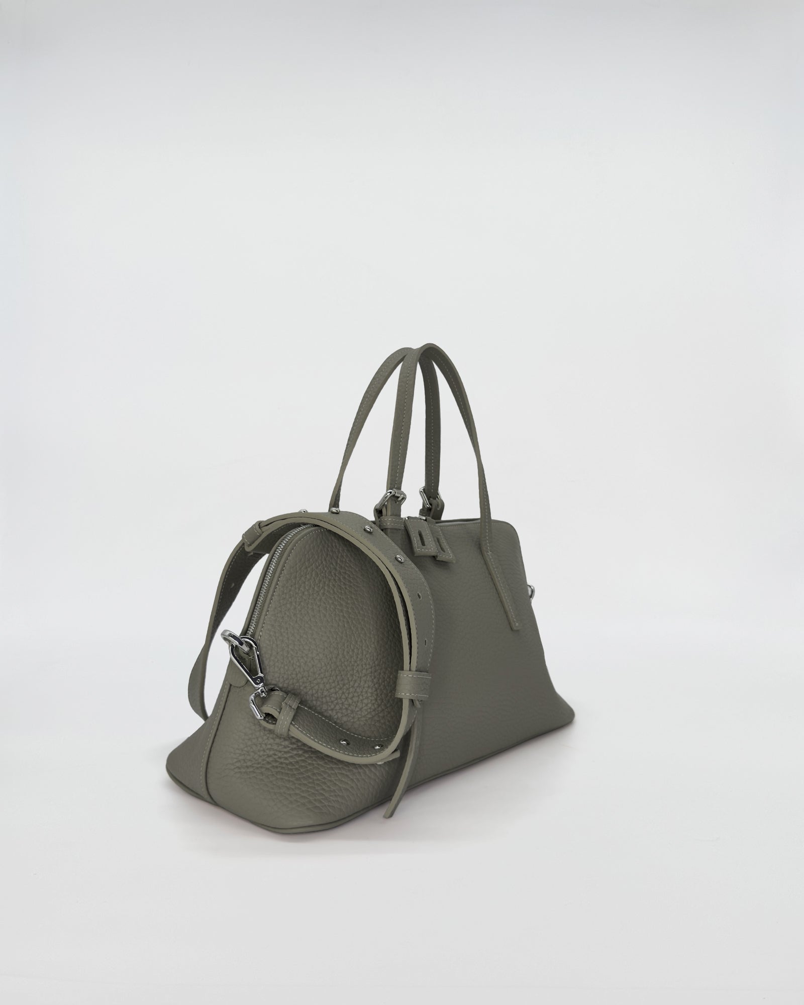 BOWLING VITELLO borsa in pelle di vitello pieno fiore color verde, vista laterale con manici e tracolla.