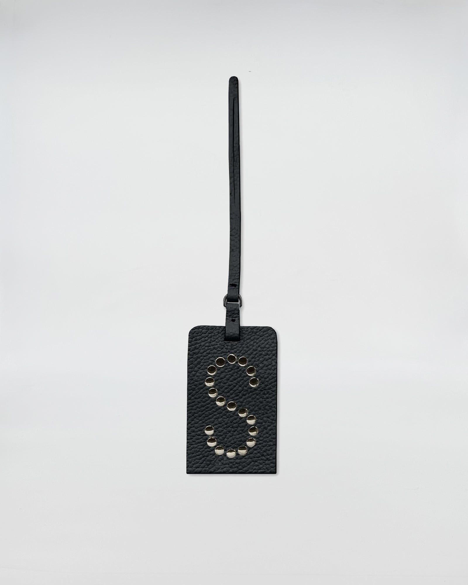 CHARM PERSONALIZZATO ROCK in pelle nera con lettere e occhielli, accessorio unico e personalizzabile.