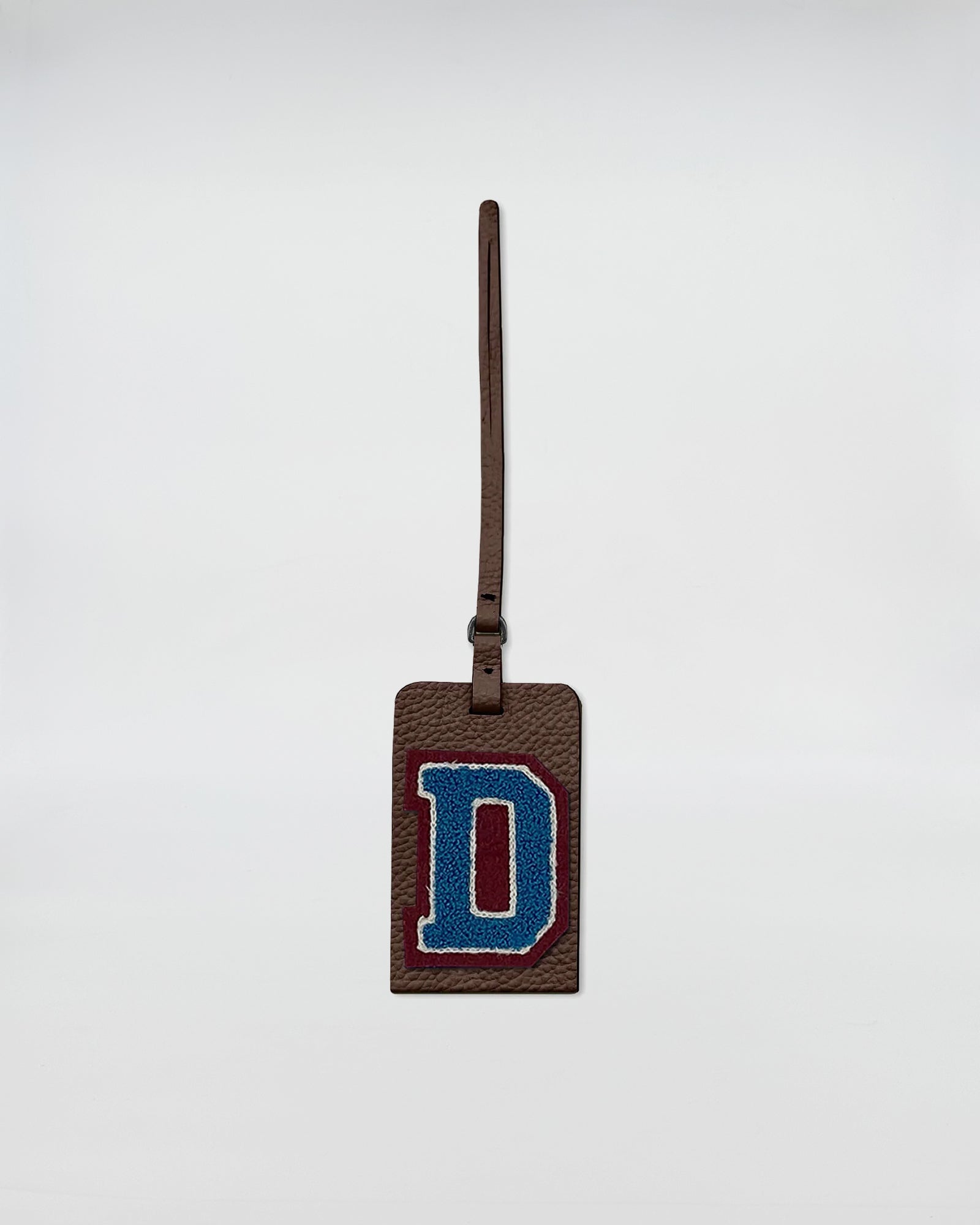 CHARM PERSONALIZZATO PATCH in pelle rettangolare con patch lettere. Accessorio distintivo per personalizzare il tuo stile.