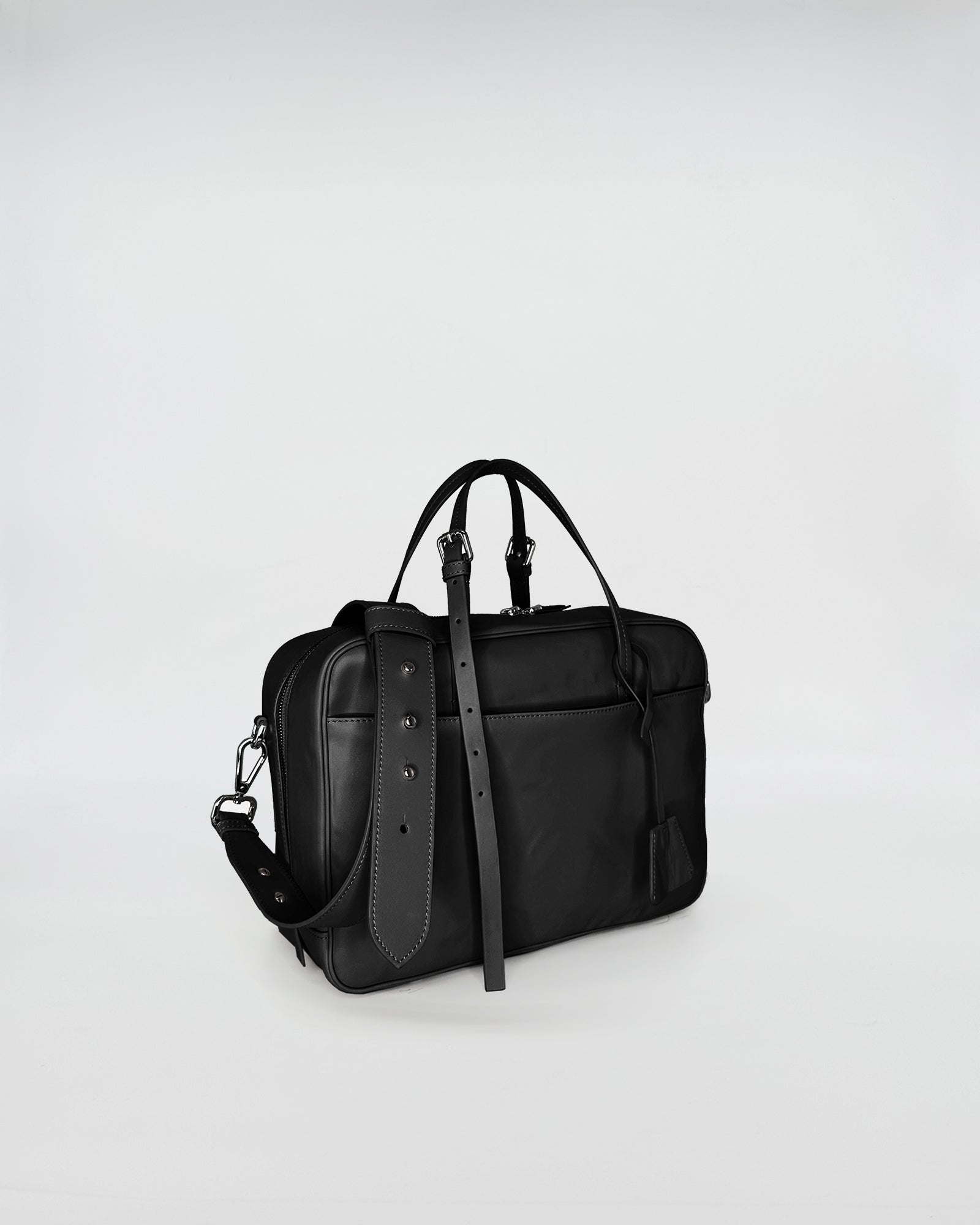 FRIDA MEDIUM VITELLO LAVATO black bag with adjustable strap and modern design.