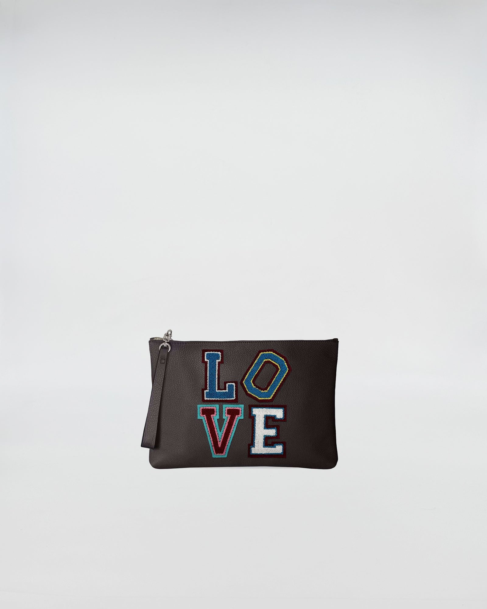 POCHETTE JOY LOVE PATCH with colorful LOVE patch design on a black background.