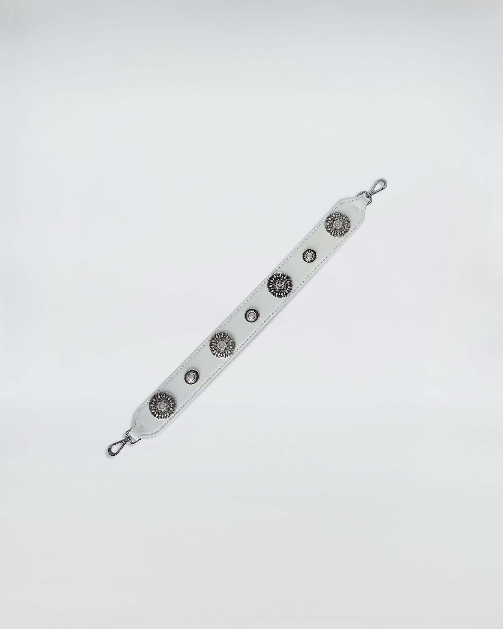 MANICO A SPALLA IN PELLE ROCK 47 CM con dettagli decorativi in metallo.