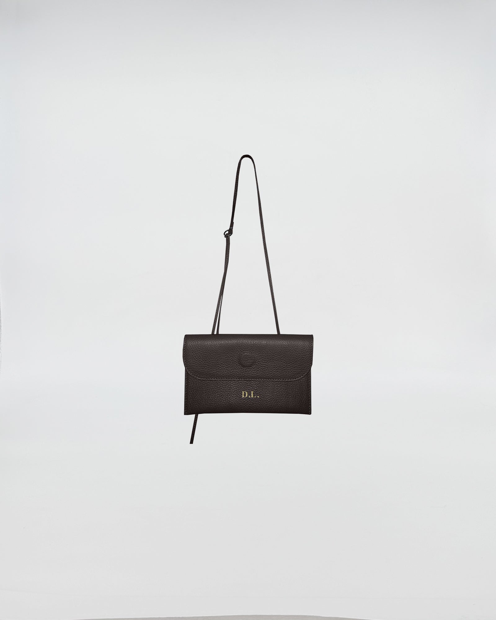 PORTAOCCHIALI PERSONALIZZATO LETTERING GOLD CON TRACOLLA, borsa in vitello con tracolla e personalizzazione in oro.