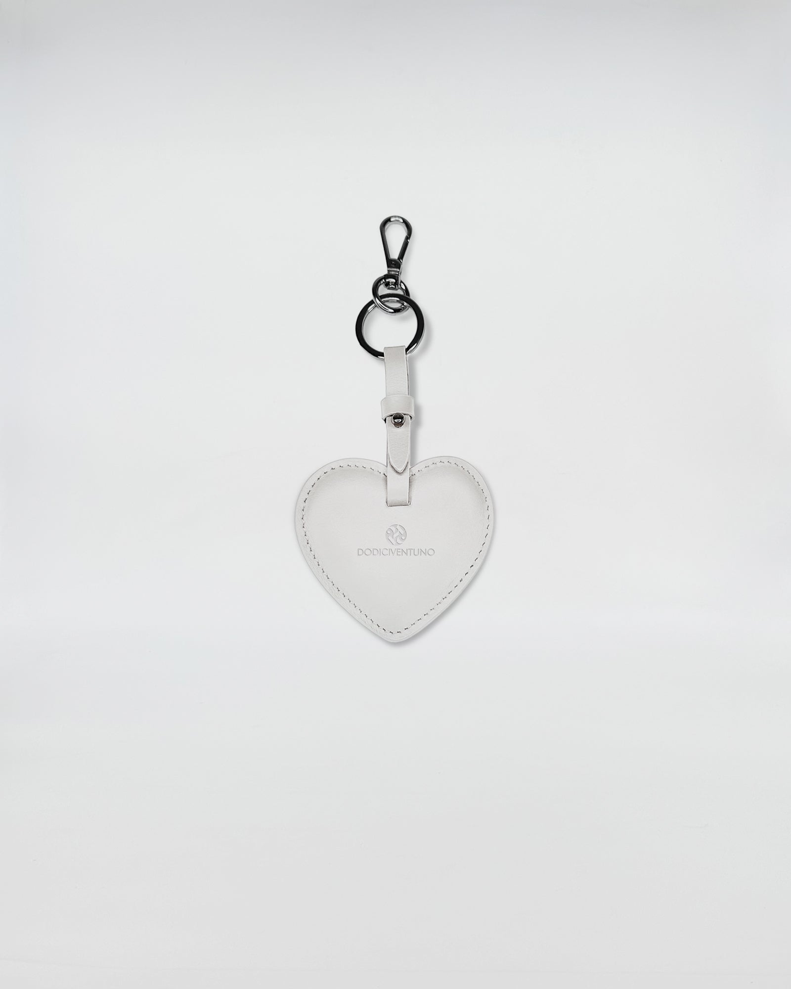 PORTACHIAVI IN PELLE CUORE, charms in pelle a forma di cuore con anello rimovibile, design elegante.
