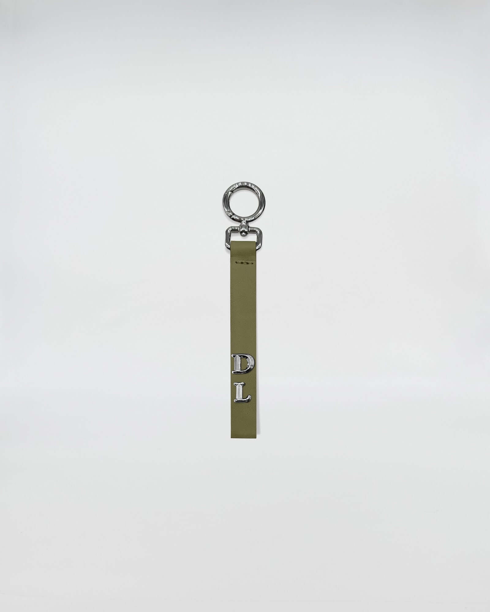 PORTACHIAVI IN PELLE SOLO TUO con anello apribile, personalizzato con lettere, design unico e alla moda.