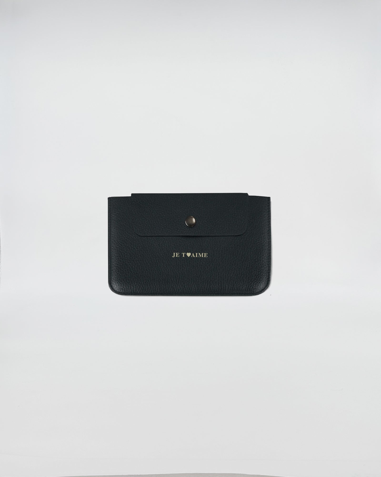Porta documenti JE T’AIME in pelle nera elegante, ideale per tenere al sicuro i tuoi documenti.