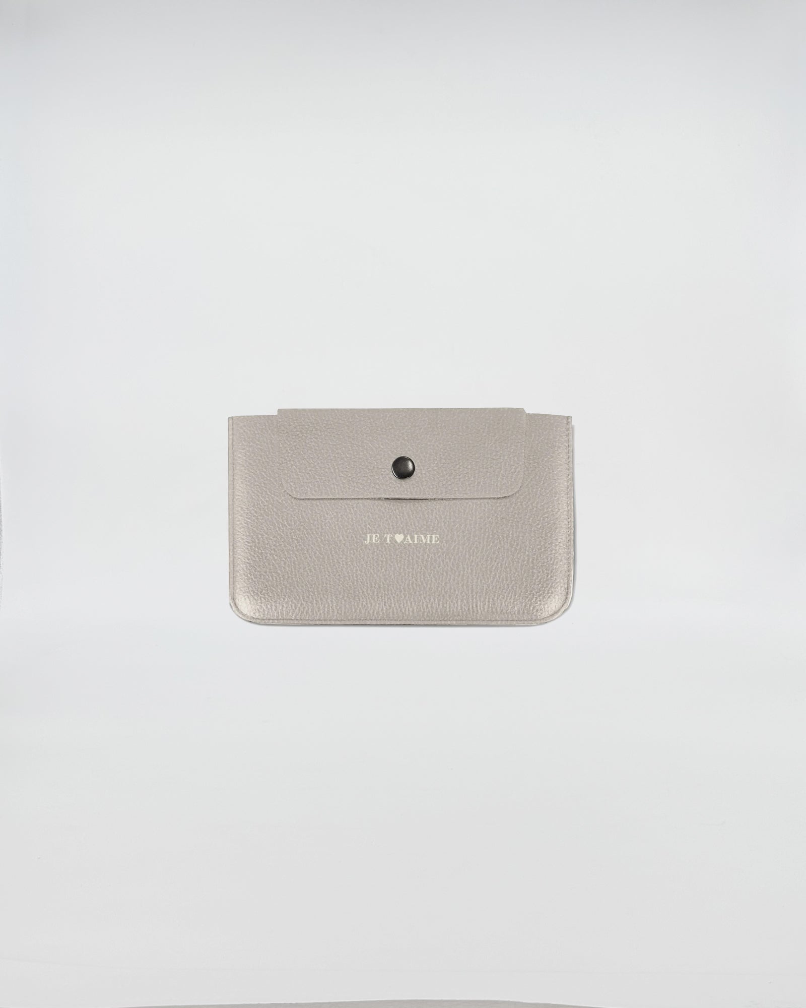 Porta documenti JE T’AIME in color argento, elegante e versatile per documenti e trucchi.