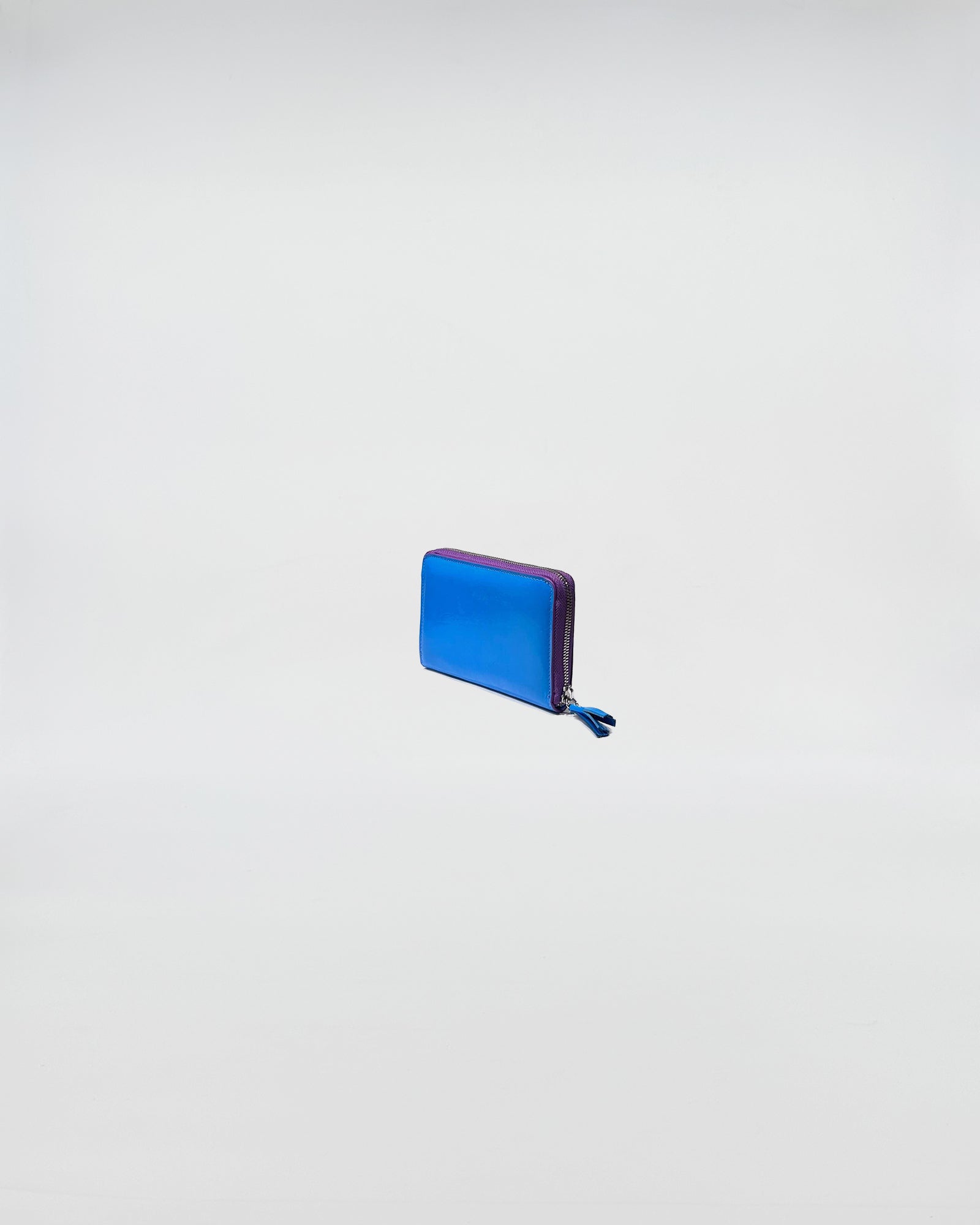 PORTAFOGLIO ZIP MINI in blue and purple, showcasing its sophisticated design and organized storage for cards and cash.