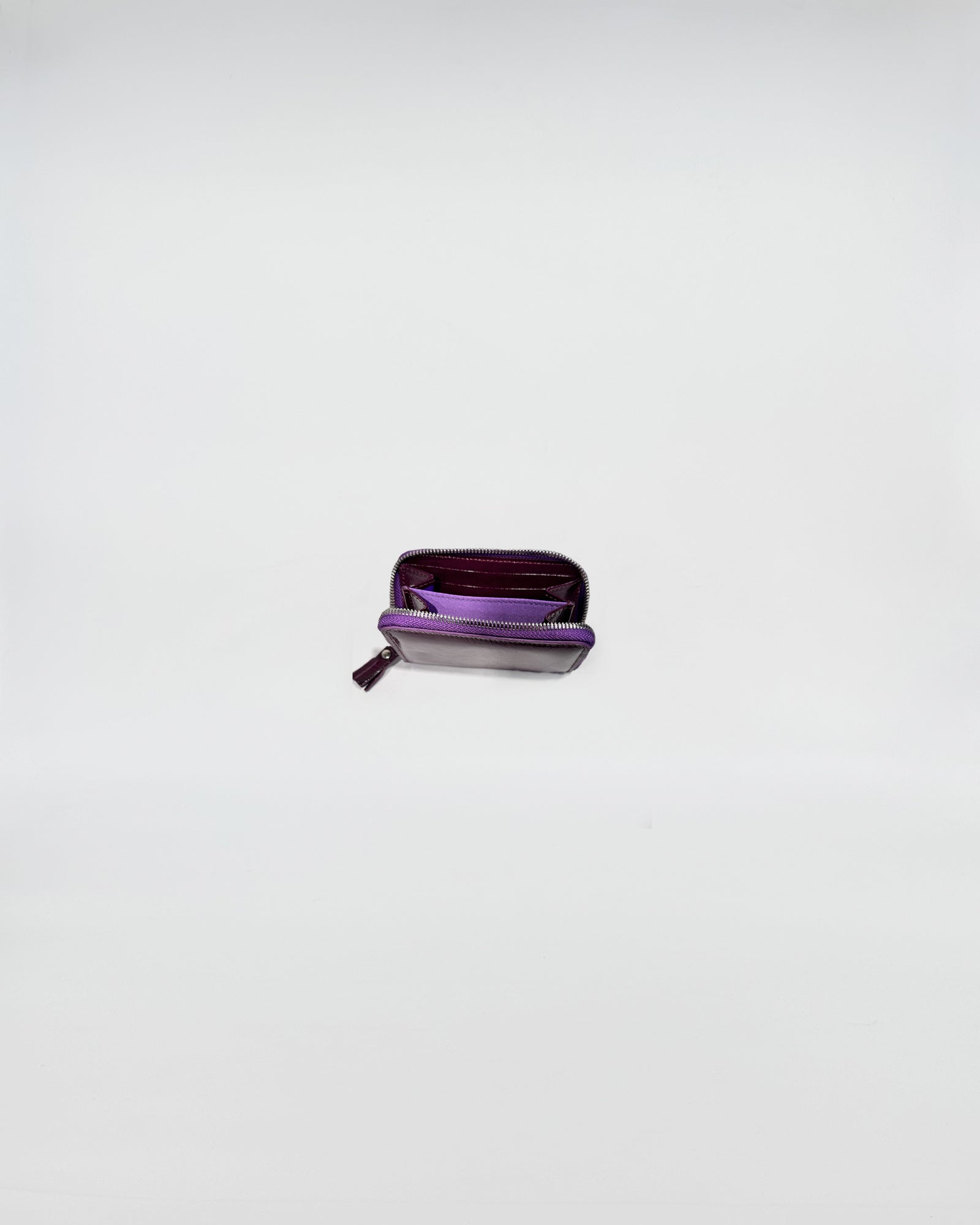 PORTAFOGLIO ZIP MINI in purple leather with zip closure and organized compartments for cards and cash.