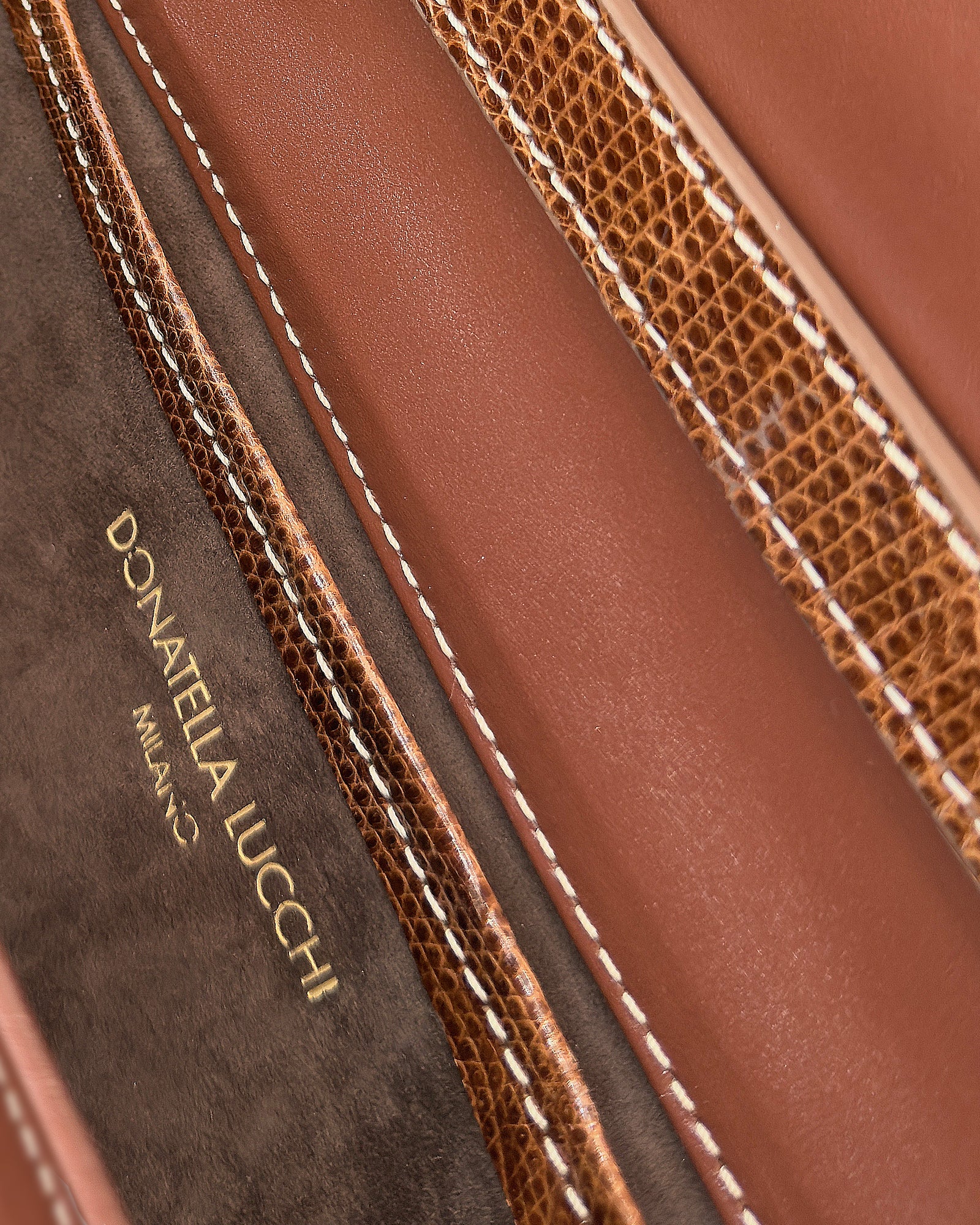 Close-up of Queen Tejus Recycle interior with premium tejus leather and soft suede finish.