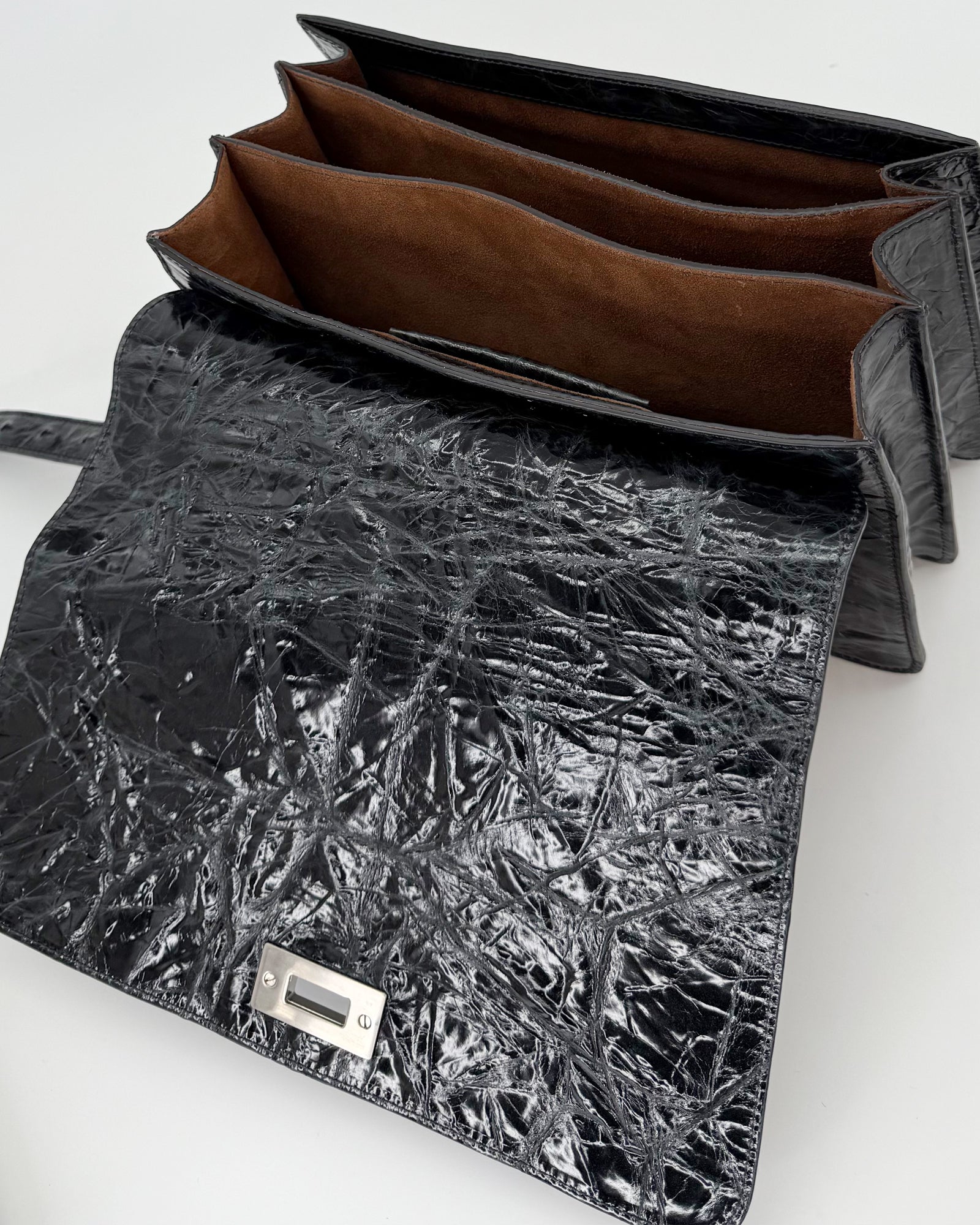 Open Queen Vitello Strizzato handbag showcasing a sleek black exterior and elegant brown interior.