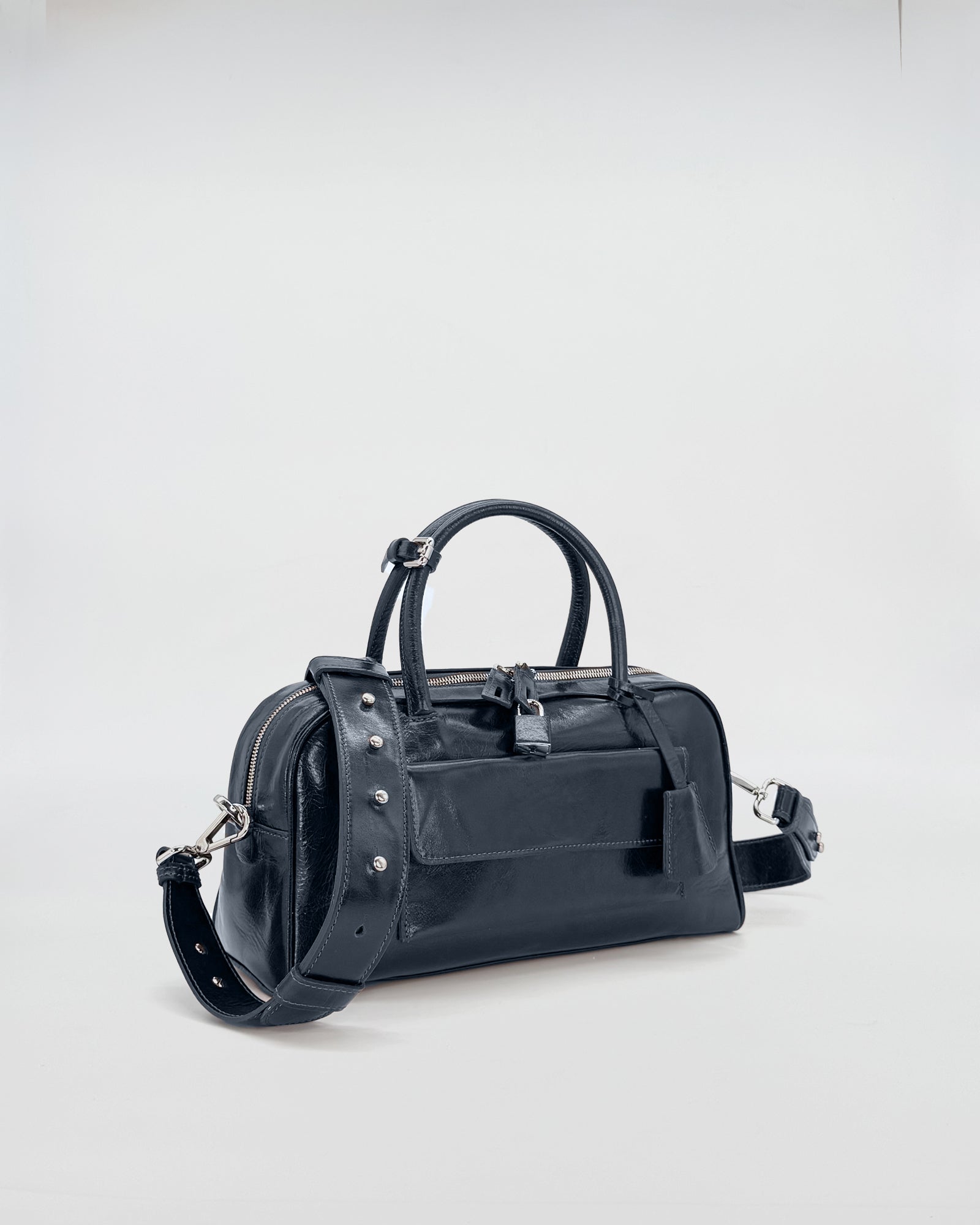 Zoe Small Vitello Semilucido black leather bag with clean lines and a sophisticated design, perfect for everyday use.