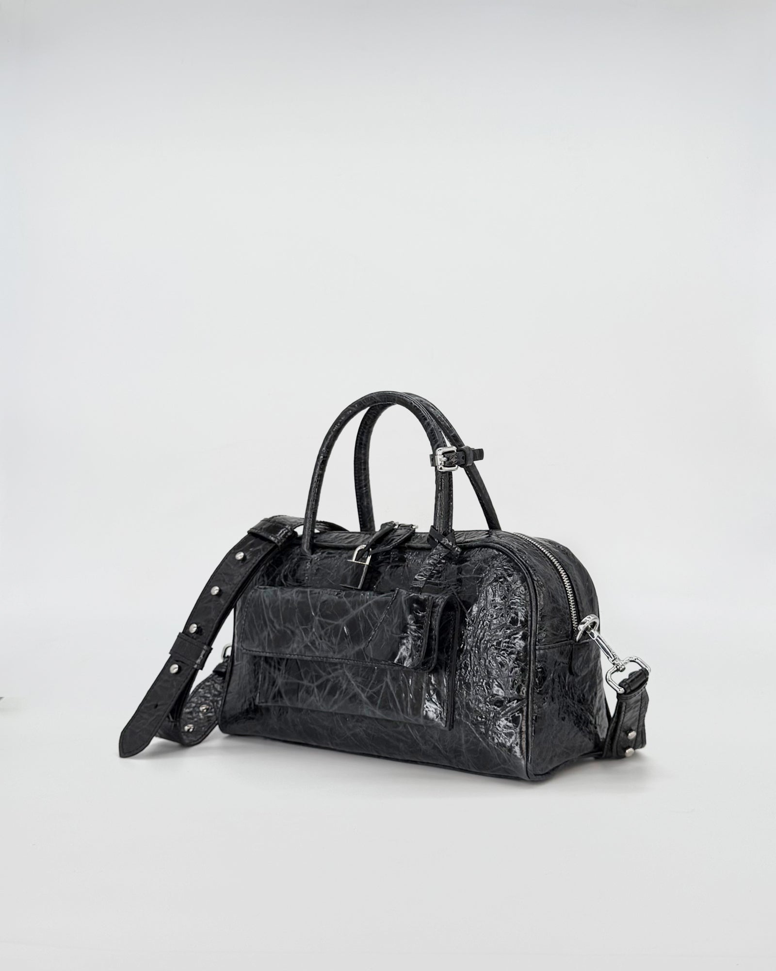Zoe Small Vitello Strizzato black bag featuring a sleek retro design and adjustable strap.