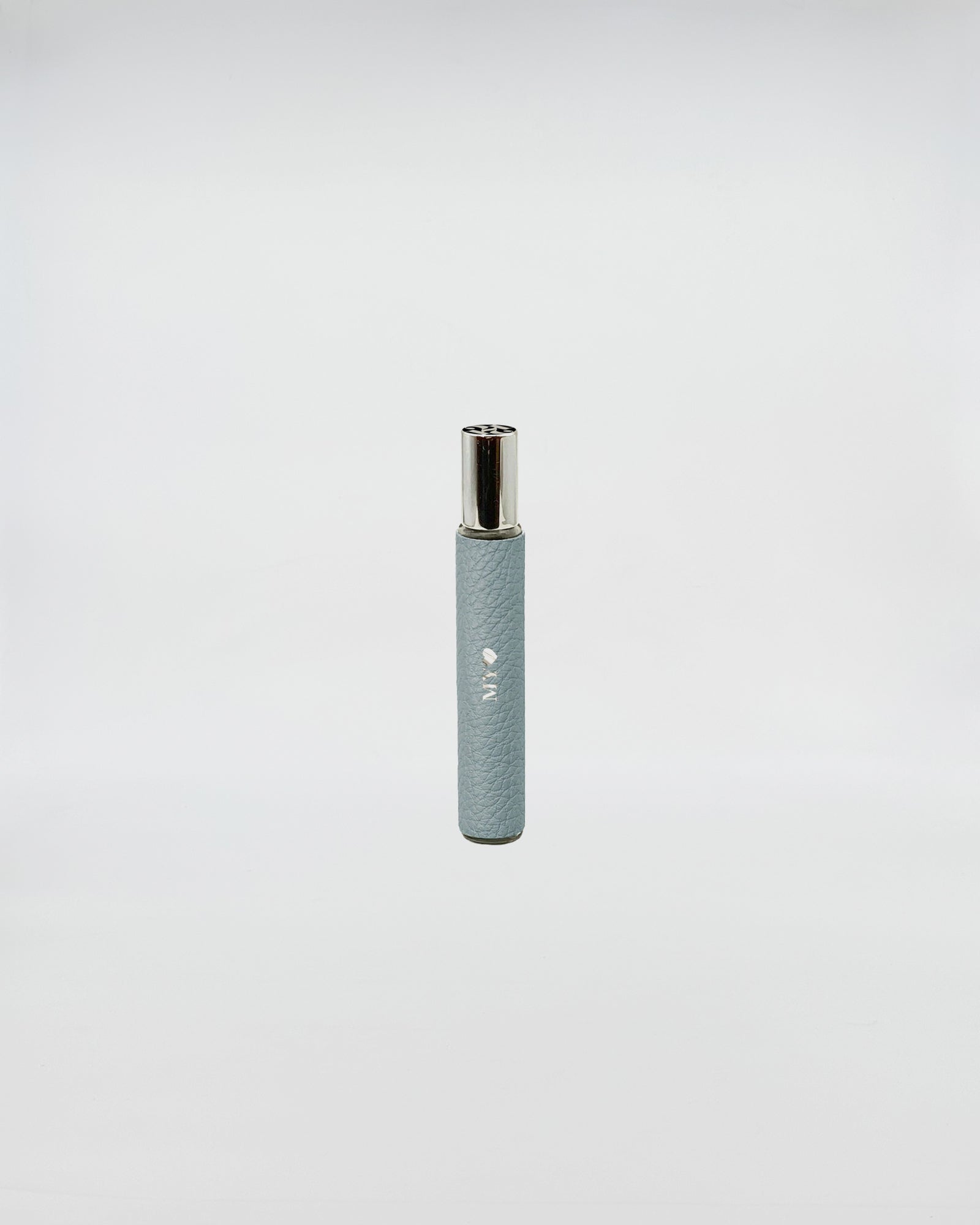 1221 FRAGRANCE AVIO in an elegant blue spray bottle for a memorable scent experience.
