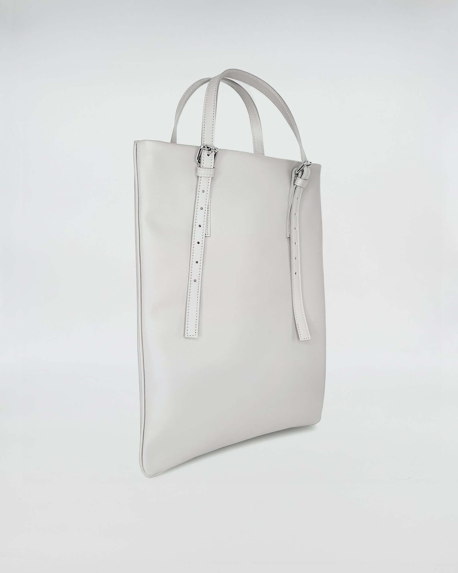 AMELIE PORTACOMPUTER elegant grey leather bag with versatile straps for laptops and documents.