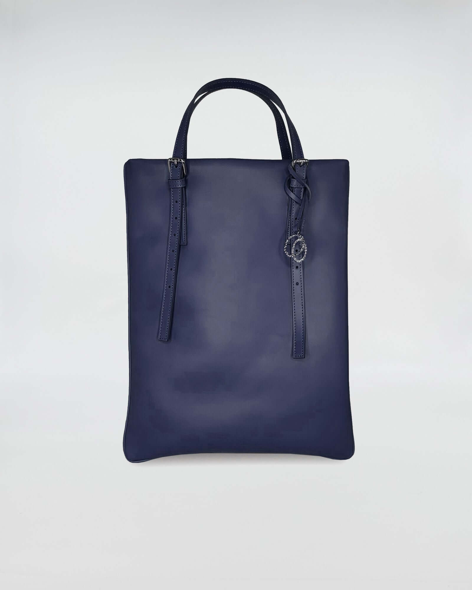 AMELIE PORTACOMPUTER elegante borsa in vitello blu, perfetta per laptop e documenti, versatile e sofisticata.
