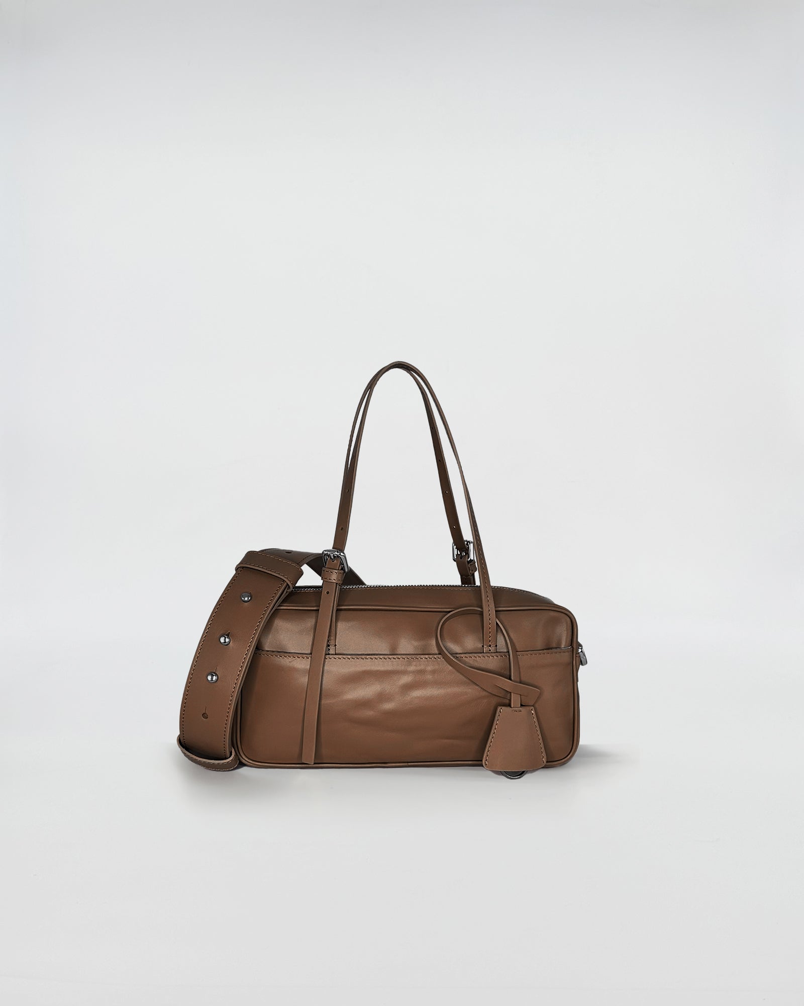 Borsa ASIA VITELLO LAVATO in pelle lavata con tracolla regolabile e manici allungabili.