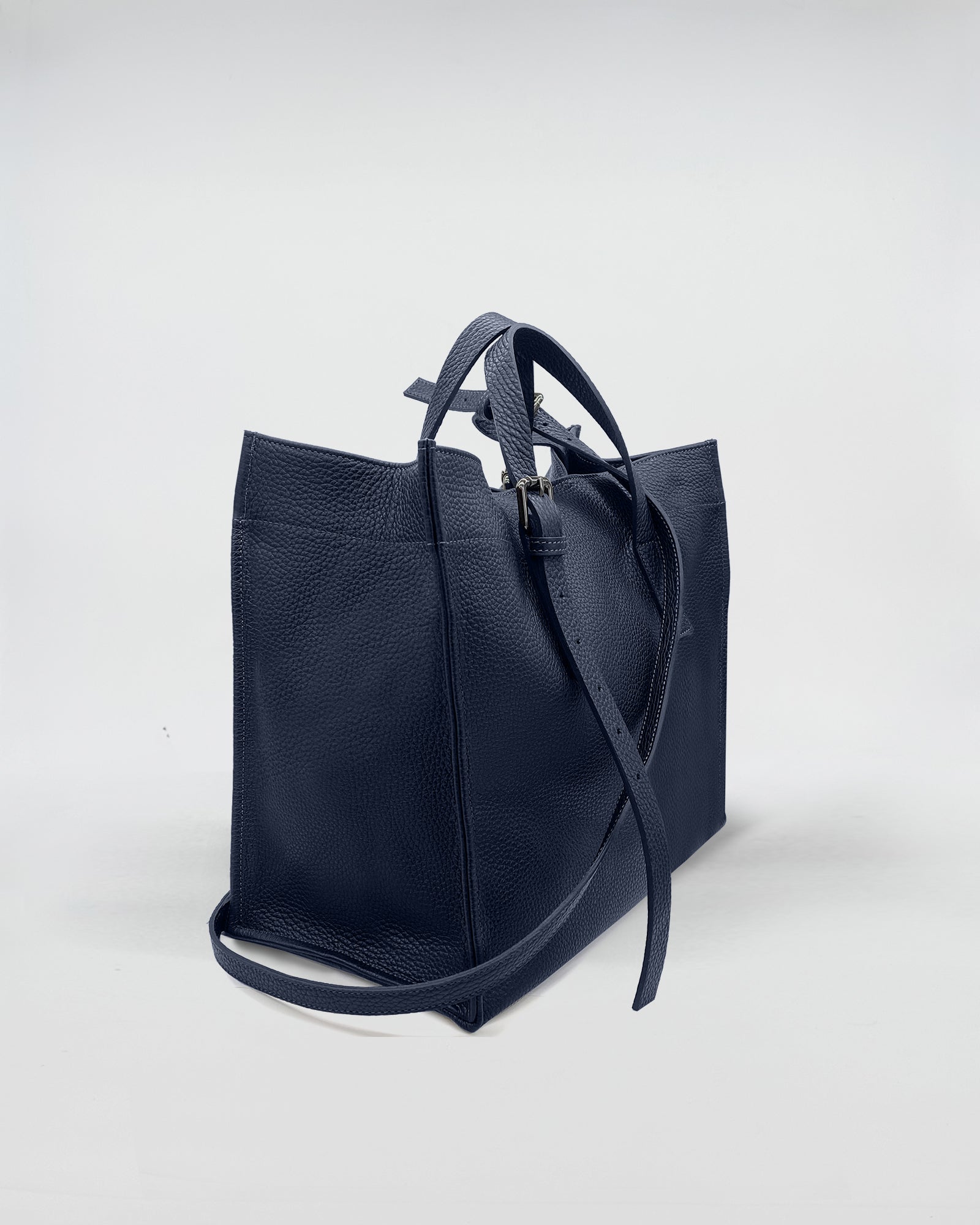 AXEL SMALL: elegante borsa da ufficio in vitello pieno fiore, design moderno e funzionale, con manici allungabili.