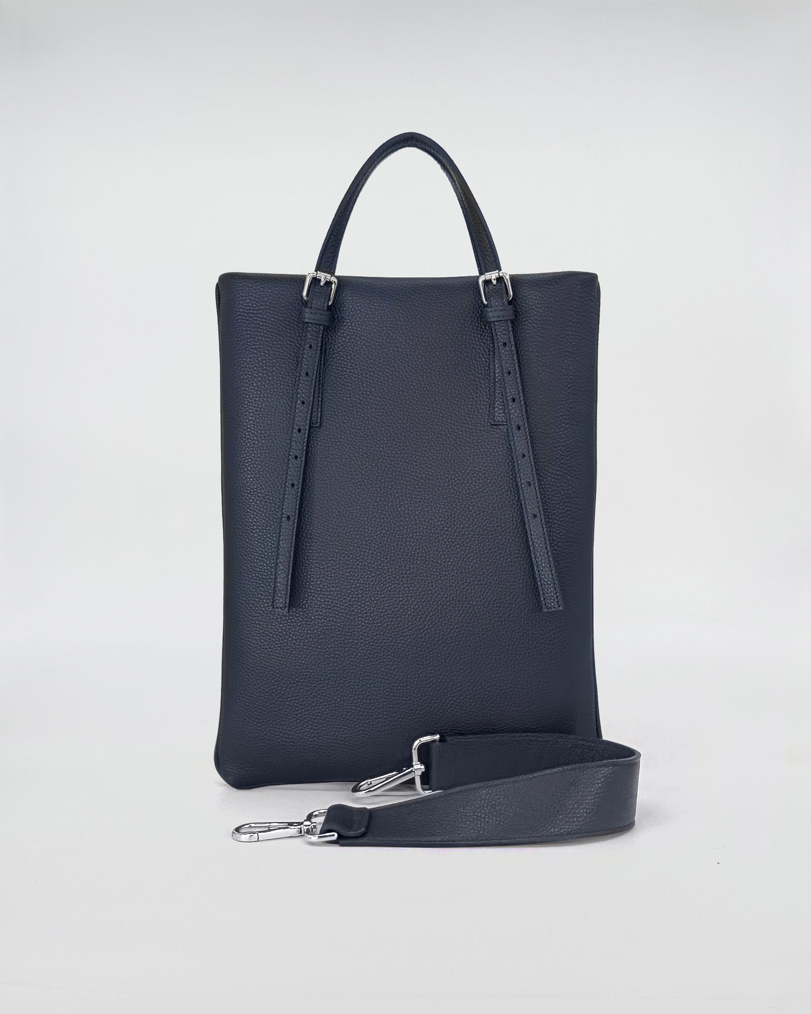 AMELIE PORTACOMPUTER elegante borsa portacomputer in pelle, con manici regolabili, design versatile e funzionale.