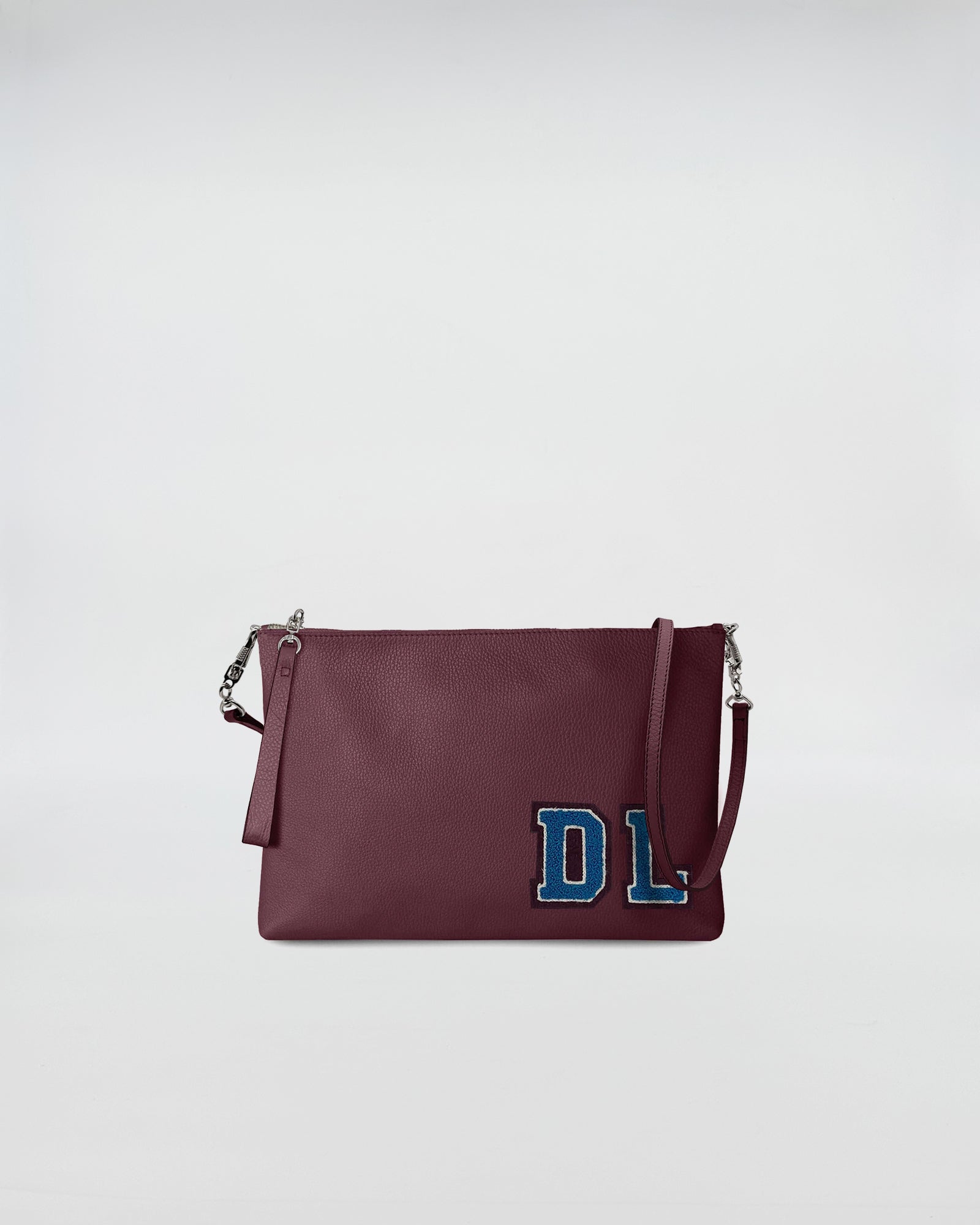 BUSTA A4 PERSONALIZZATA CON TRL in bordeaux con patch decorativo, tracolla regolabile, design compatto.