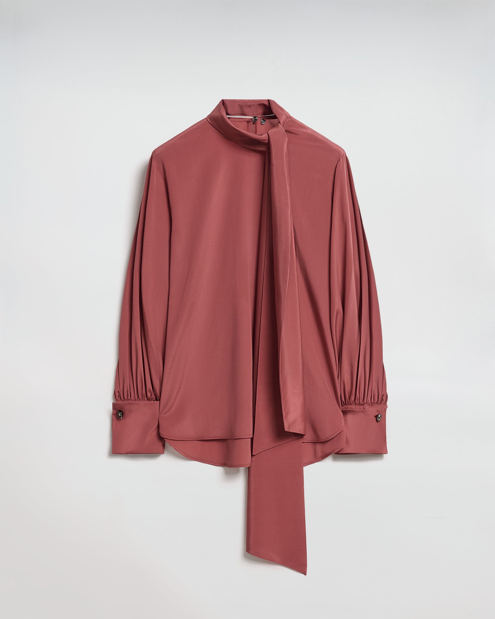 CAMICIA CHARLOTTE IN SETA CON SCIARPA in dusty pink with elegant tie and volants sleeves.