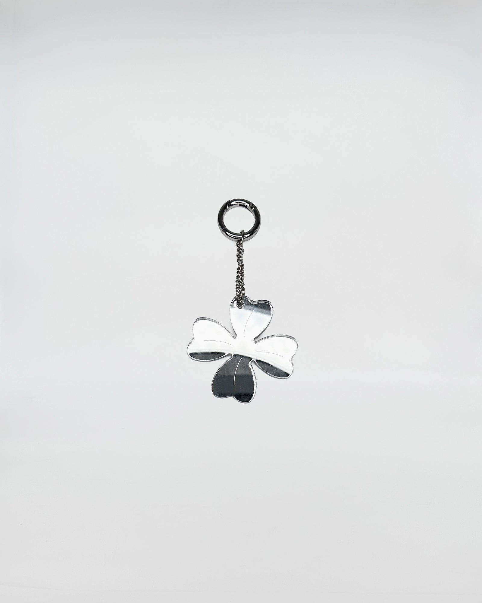 CHARMS PLEXI QUADRIFOGLIO in polished plexiglass with metal chain, adding a playful touch to accessories.