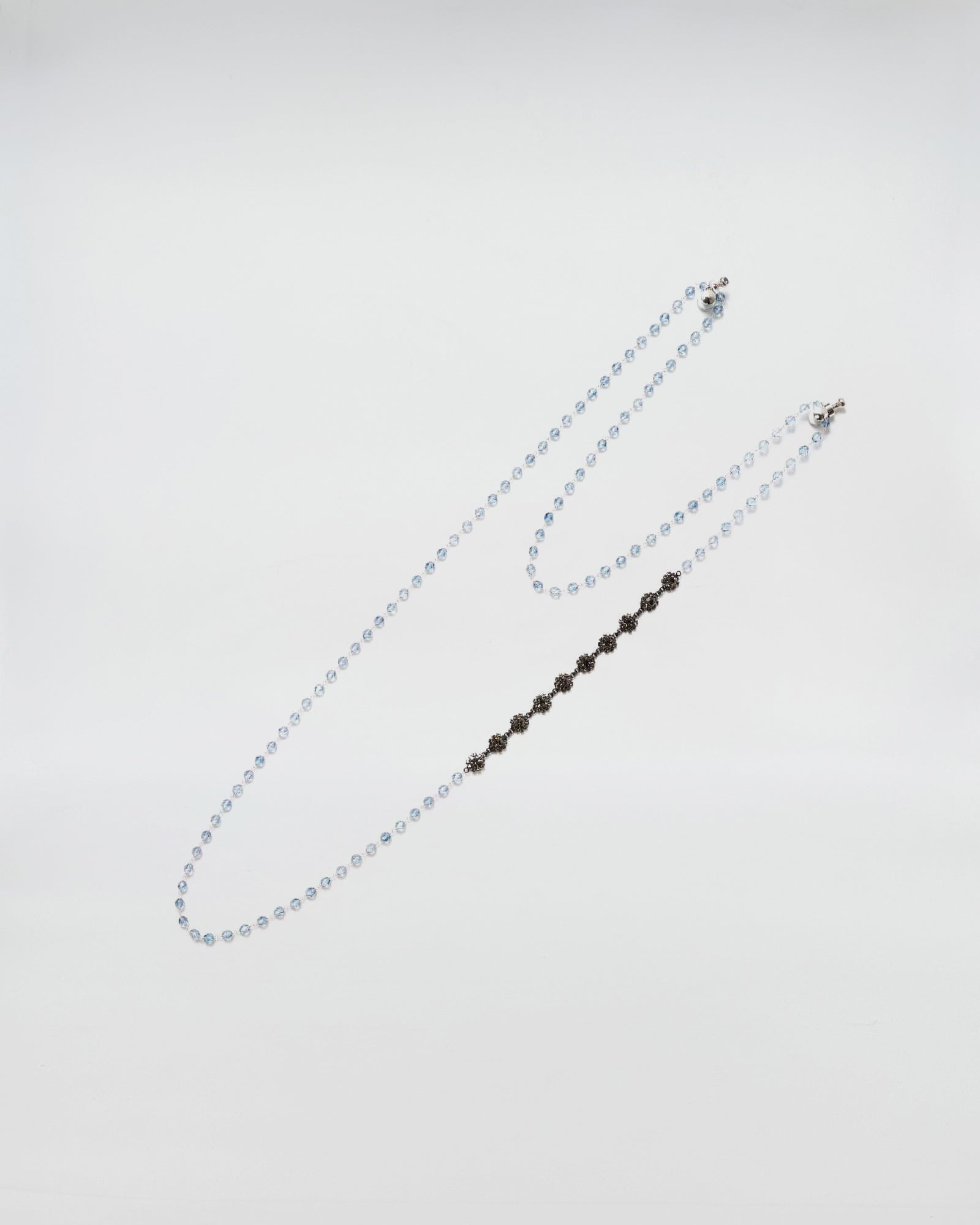 COLLANA MOD. 36 with delicate crystal pearls and a micro floral strass accessory, perfect for versatile styling.