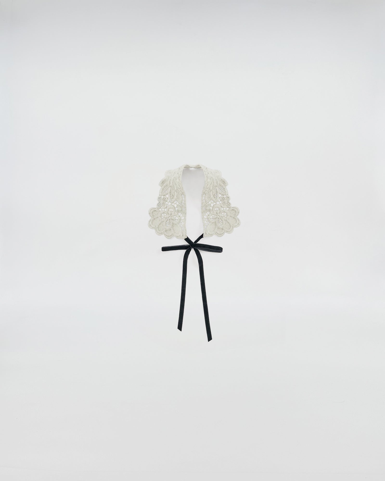 COLLO IN PIZZO MACRAME’