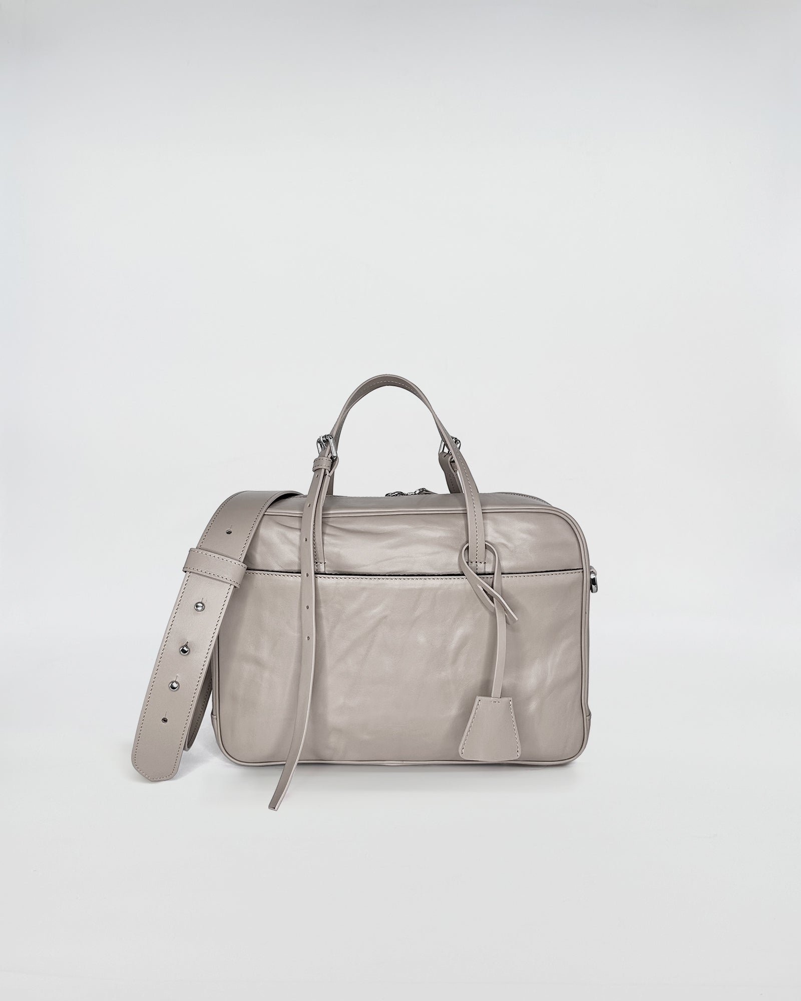 FRIDA MEDIUM VITELLO LAVATO elegant grey handbag with adjustable strap and retro design.