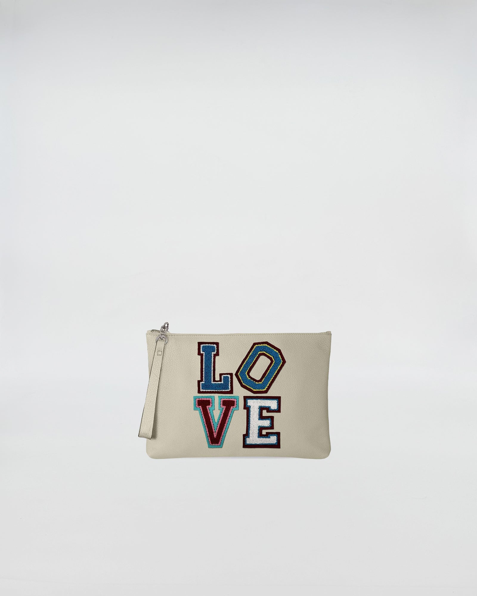 POCHETTE JOY LOVE PATCH featuring colorful LOVE patch design on a stylish cream background.