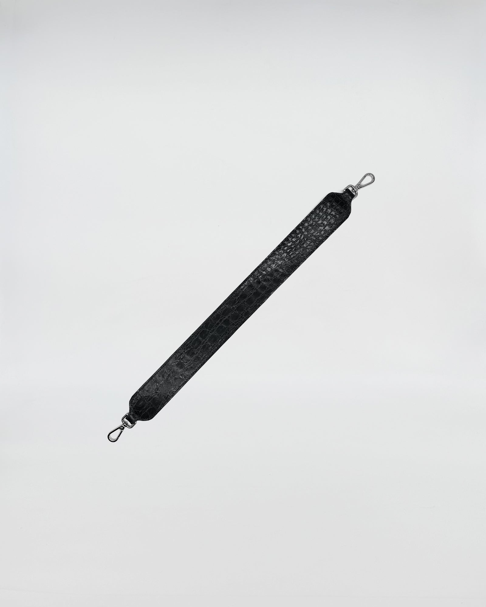 MANICO A SPALLA COCCO RECYCLE in black, made from recycled materials, featuring unique design variations.