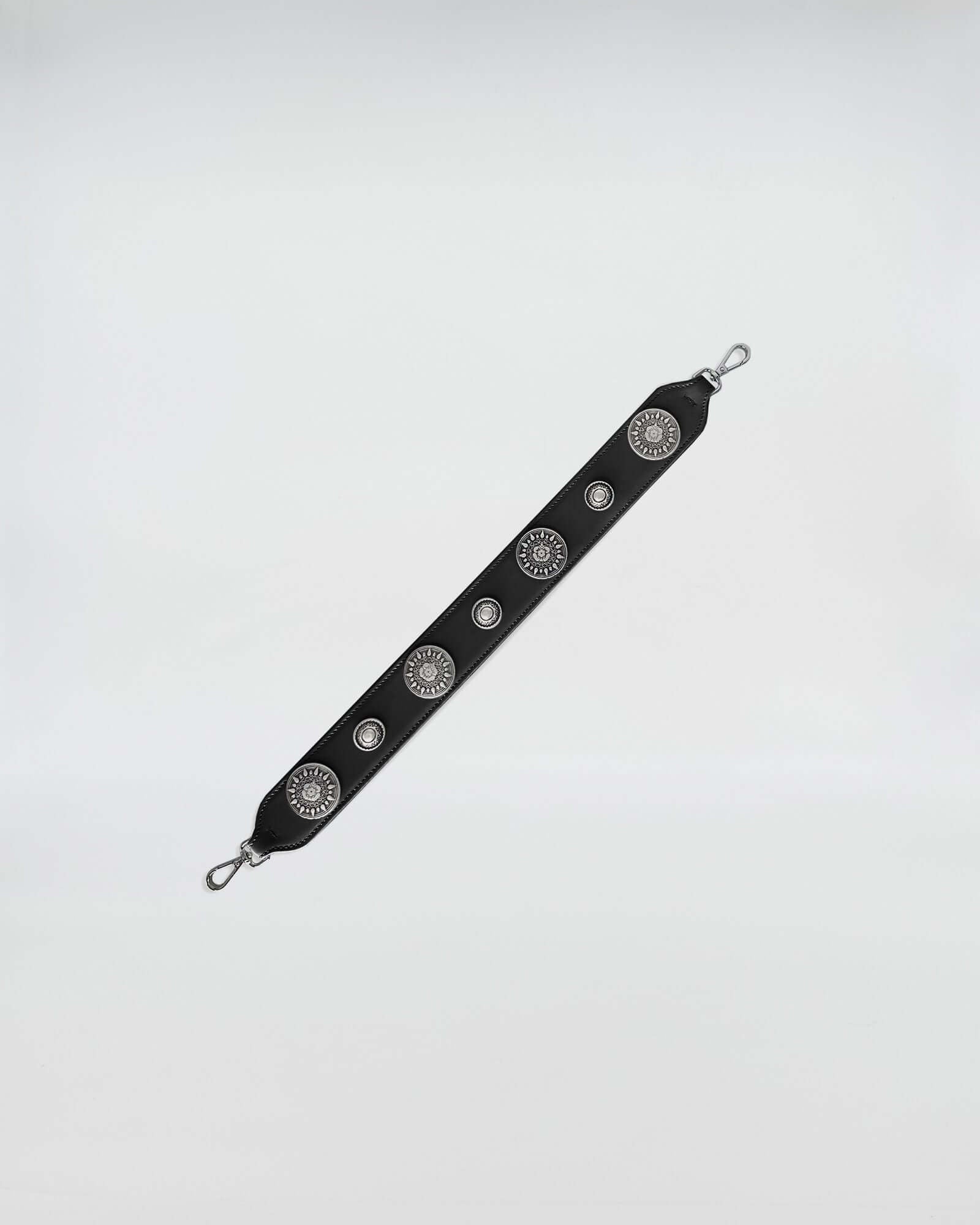 MANICO A SPALLA IN PELLE ROCK 47 CM, tracolla in pelle nera con dettagli decorativi per un look esclusivo.