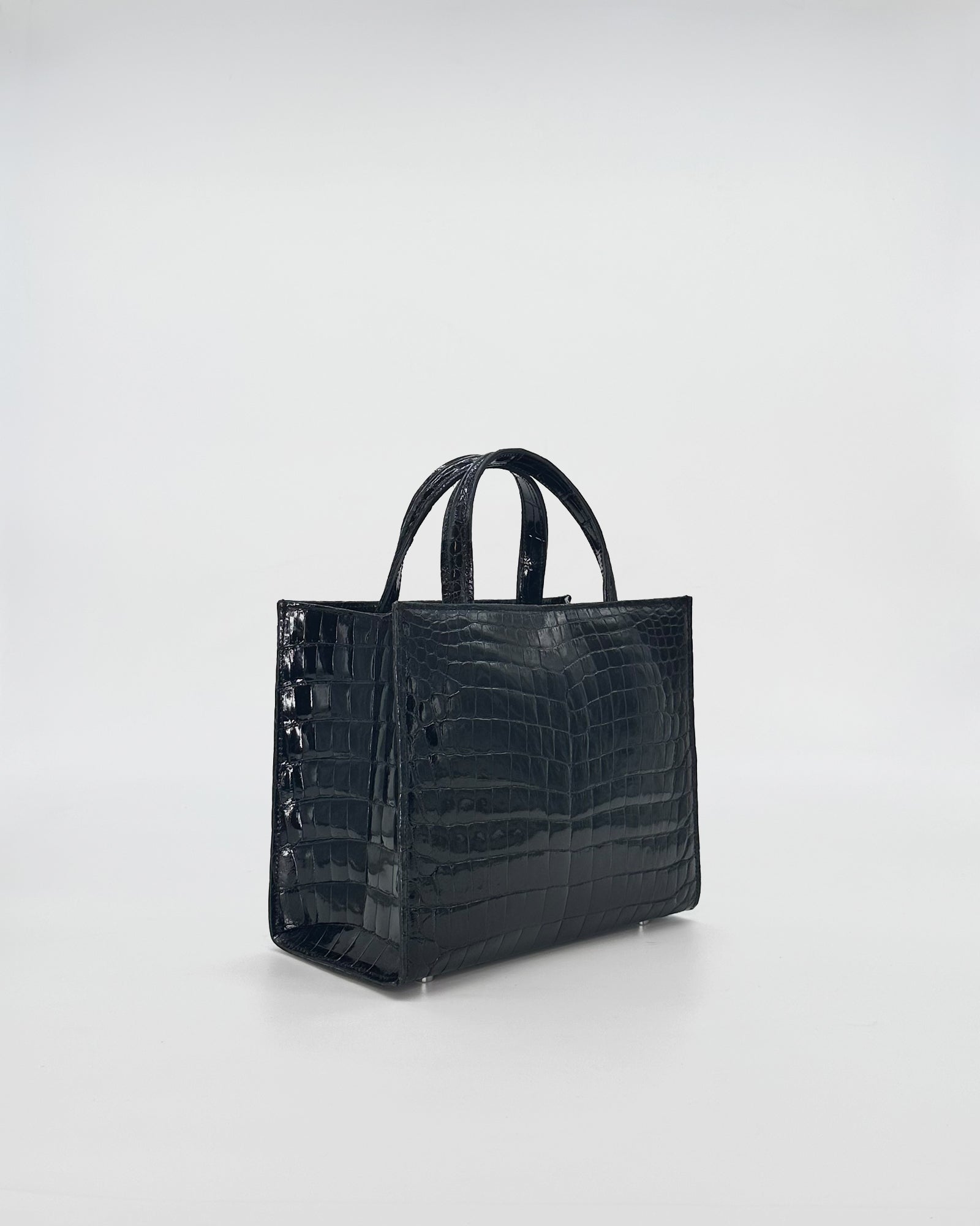 Matilda XS Cocco Recycle bag in black recycled crocodile leather with elegant handles.