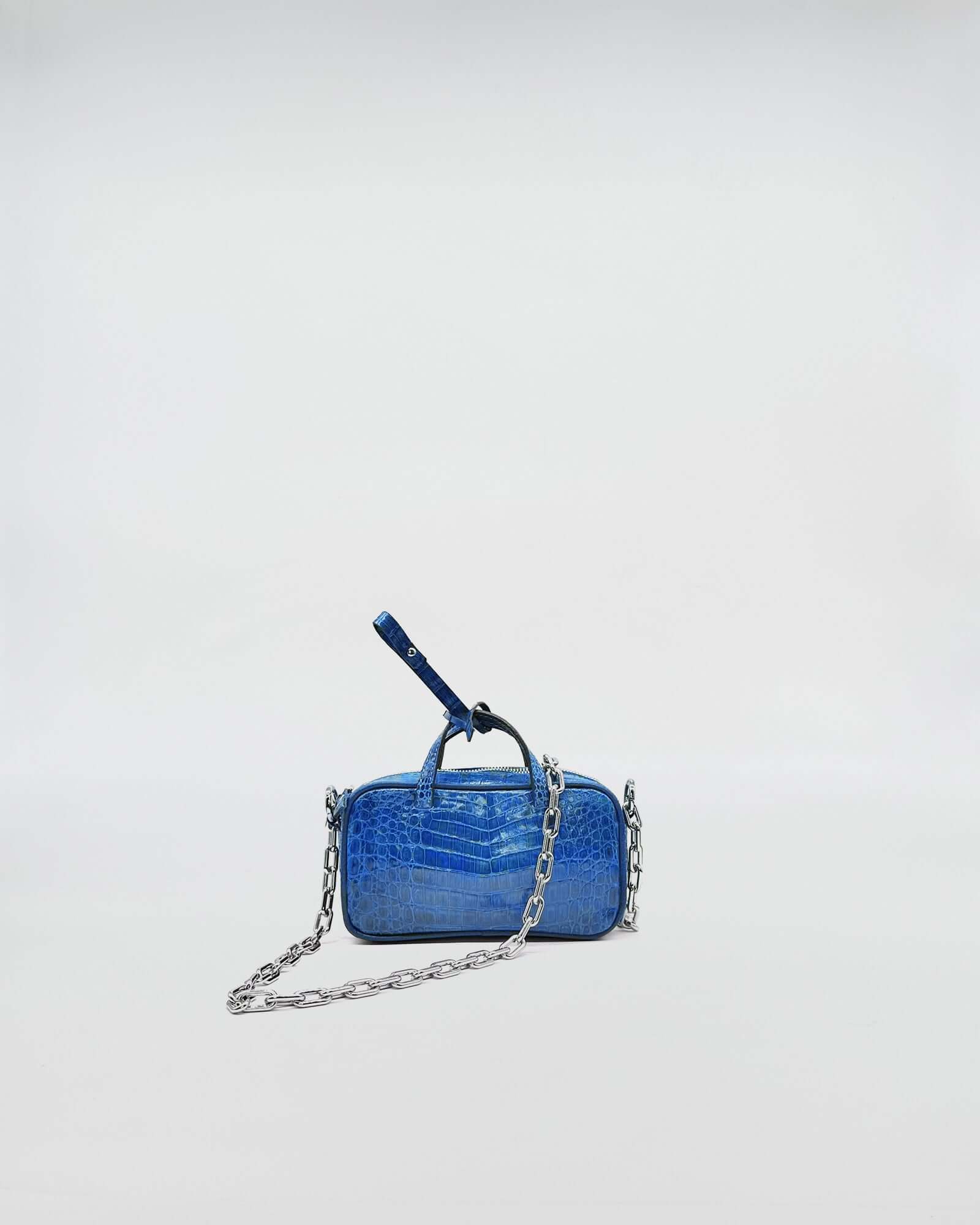 MICRO BAG NINA COLORATA MEDIUM COCCO RECYCLE in blue with a stylish metal chain strap.