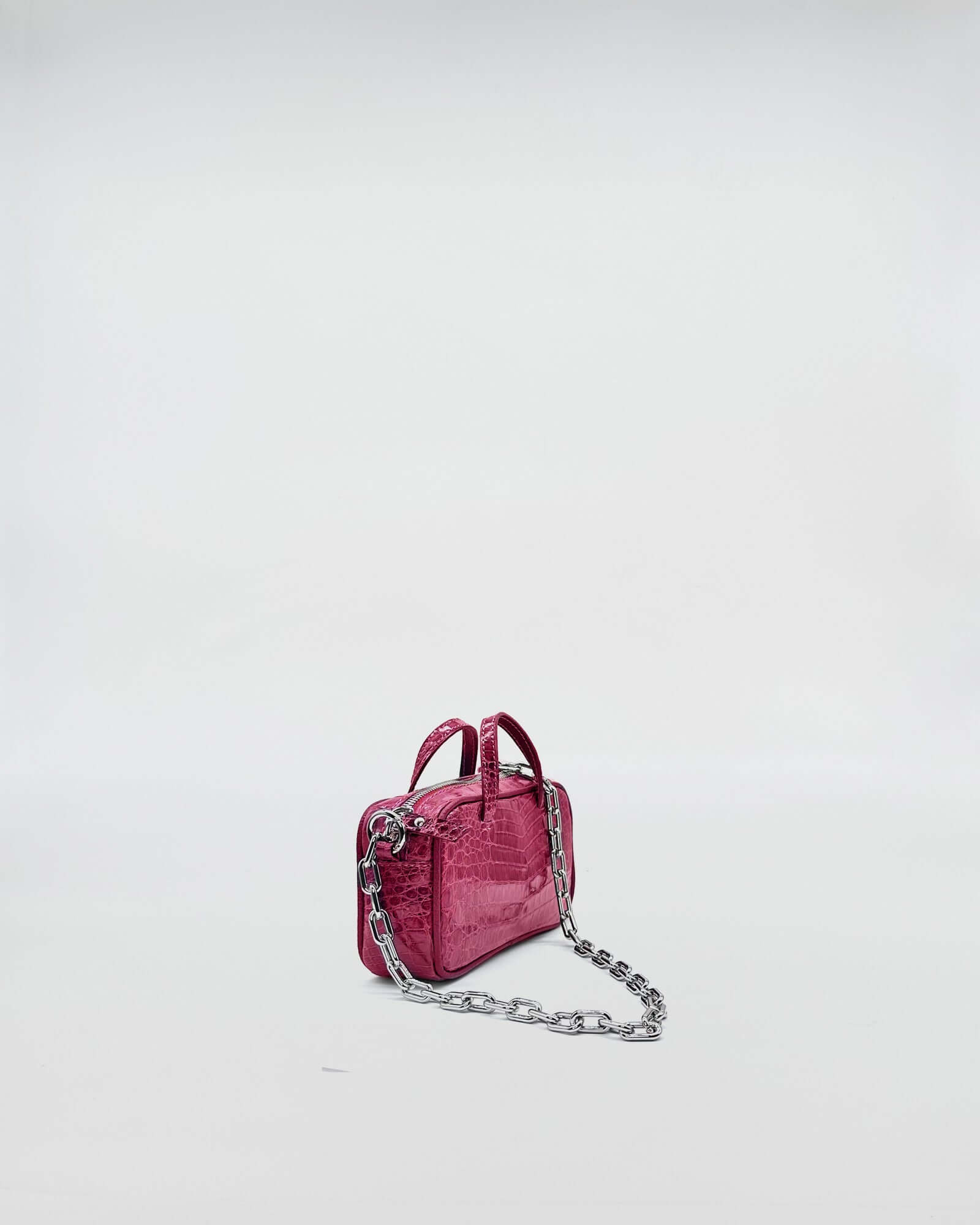 MICRO BAG NINA COLORATA MEDIUM COCCO RECYCLE in pink with a metallic chain strap on a white background.