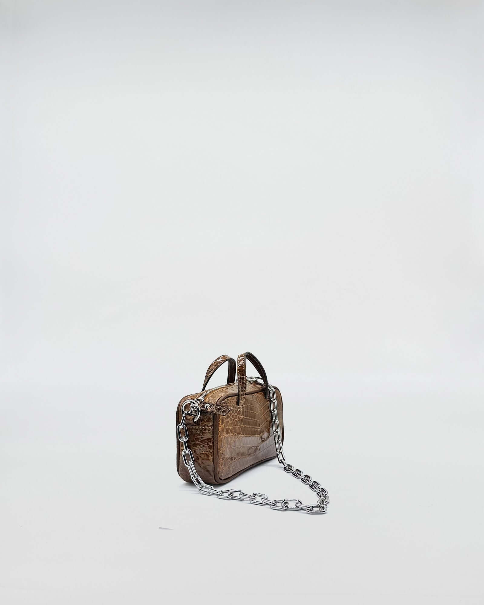 MICRO BAG NINA COLORATA MEDIUM COCCO RECYCLE with a metallic chain strap on a light background.