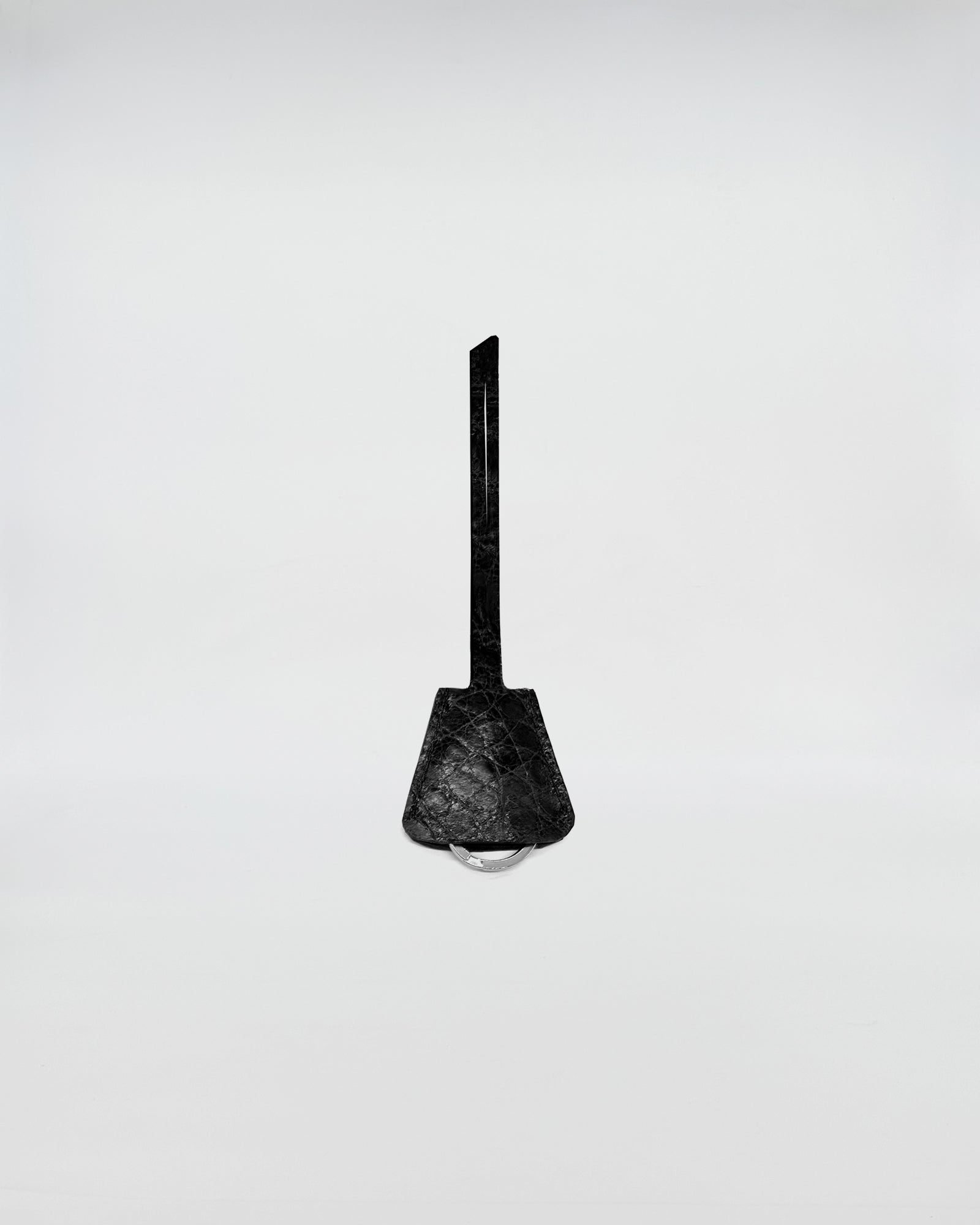 PORTACHIAVI COCCO RECYCLE in black with a unique design, perfect for adding style to your look.