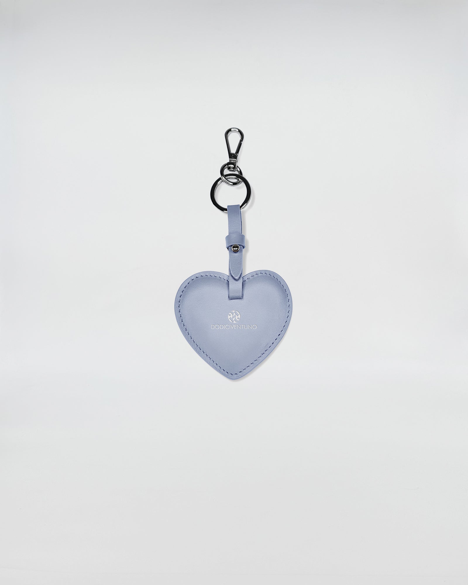 PORTACHIAVI IN PELLE CUORE in pelle azzurra con anello rimovibile e portachiavi, design vivace e giocoso.