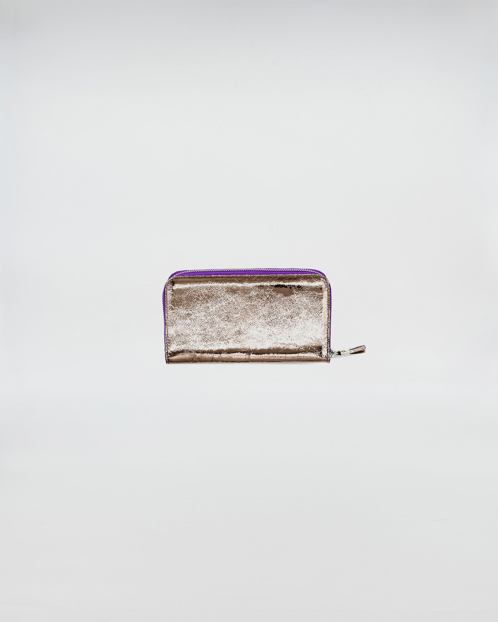 PORTAFOGLIO ZIP MEDIUM in elegant vitello with lamina, featuring a zipper and stylish design for everyday use.