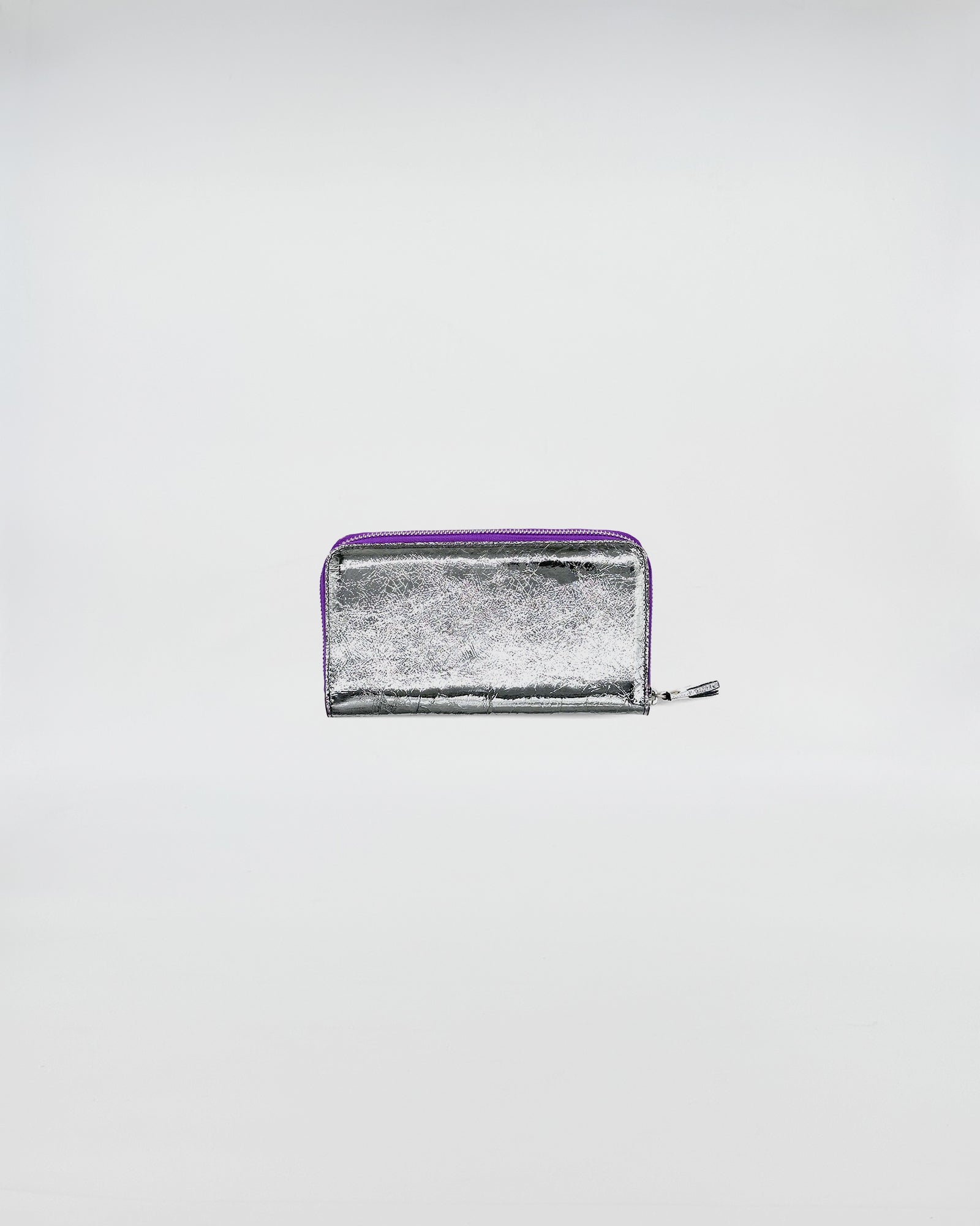 Portafoglio Zip Medium in vitello con lamina, accessorio elegante e pratico per carte e contante.