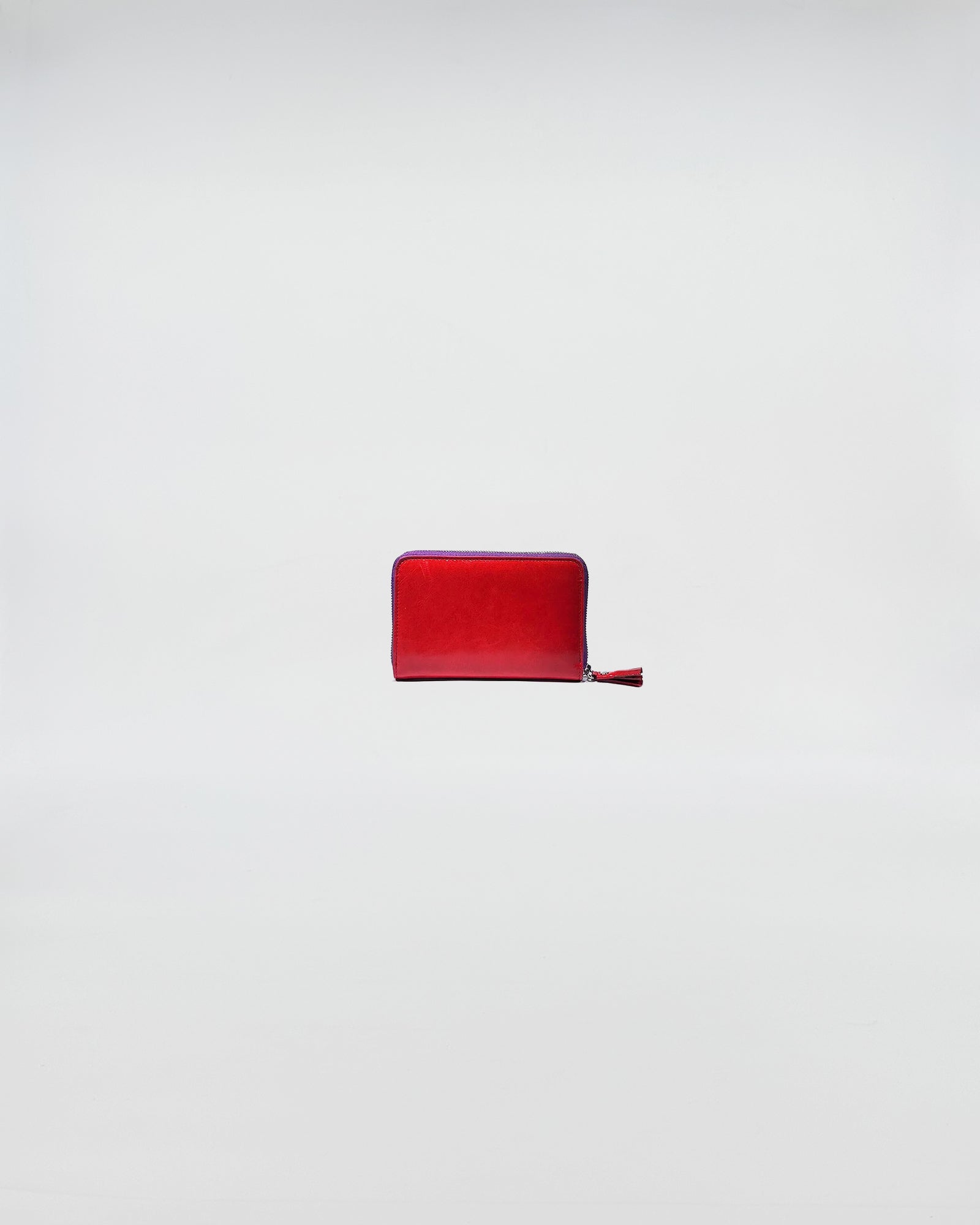 PORTAFOGLIO ZIP MINI - elegante portafoglio rosso con chiusura zip e design sofisticato per uso quotidiano.