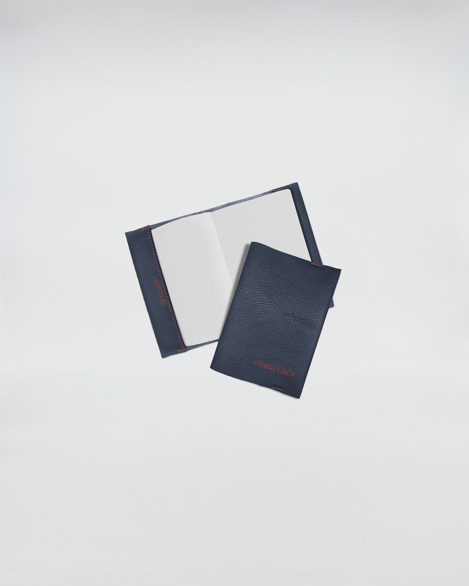 QUADERNO CON COVER PERSONALIZZATA FOGLI BIANCHI, rilegato a mano con pagine bianche e copertina in materiale riciclato.